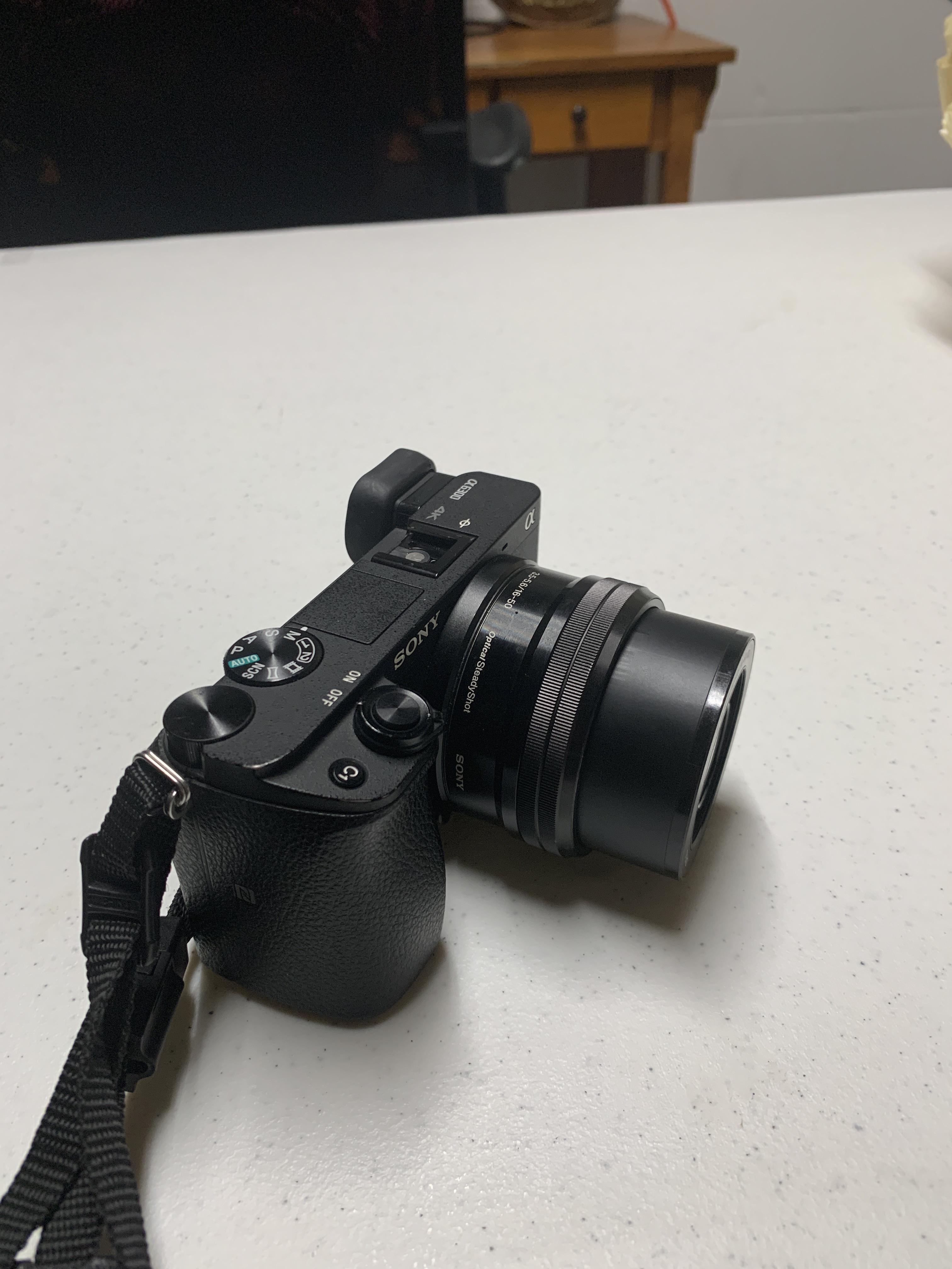 Sony 1650mm f/3.55.6 Kit Lens Stuck Outward r/sony