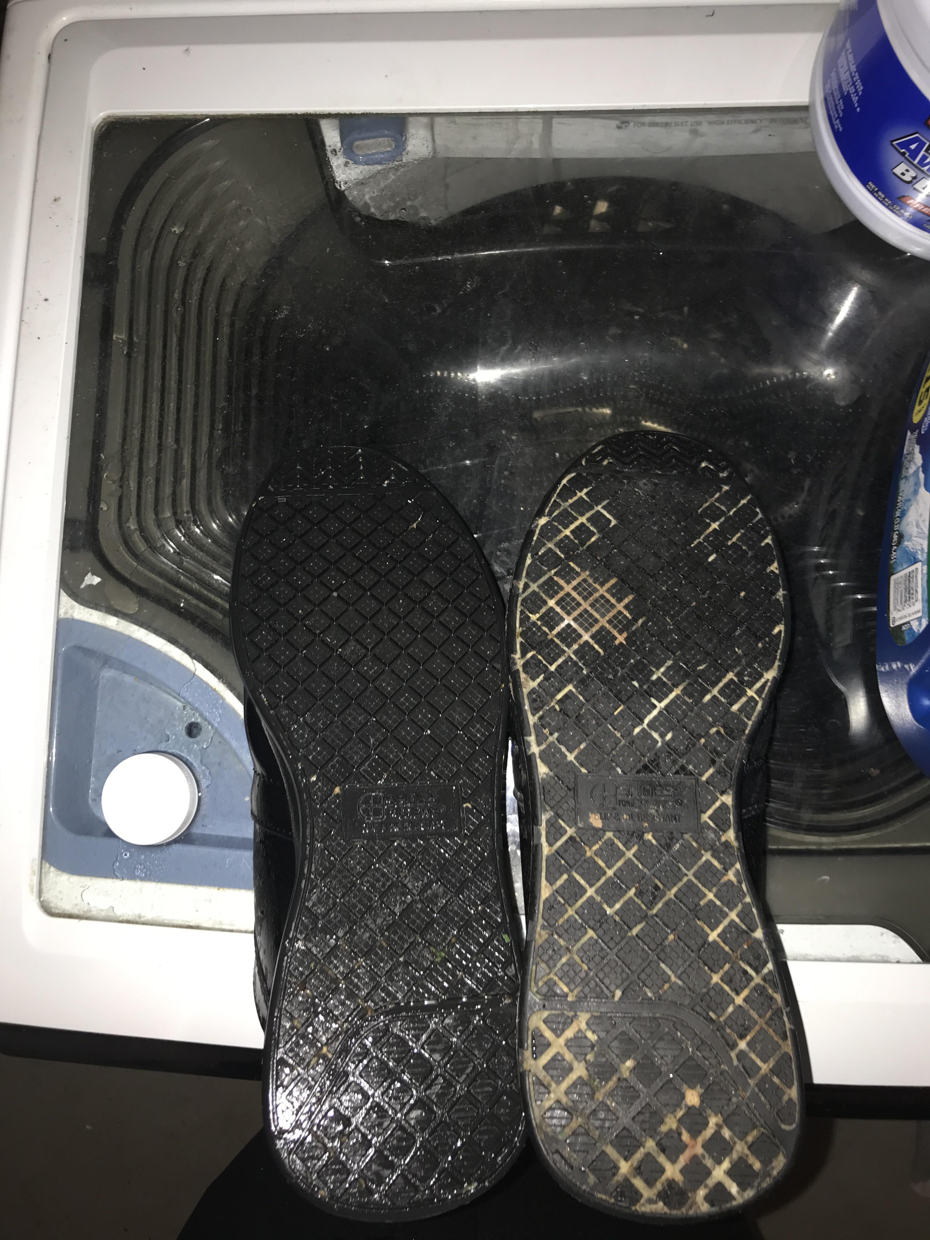 Having a hard time keeping my shoes clean. Any advice? r/ChickFilAWorkers