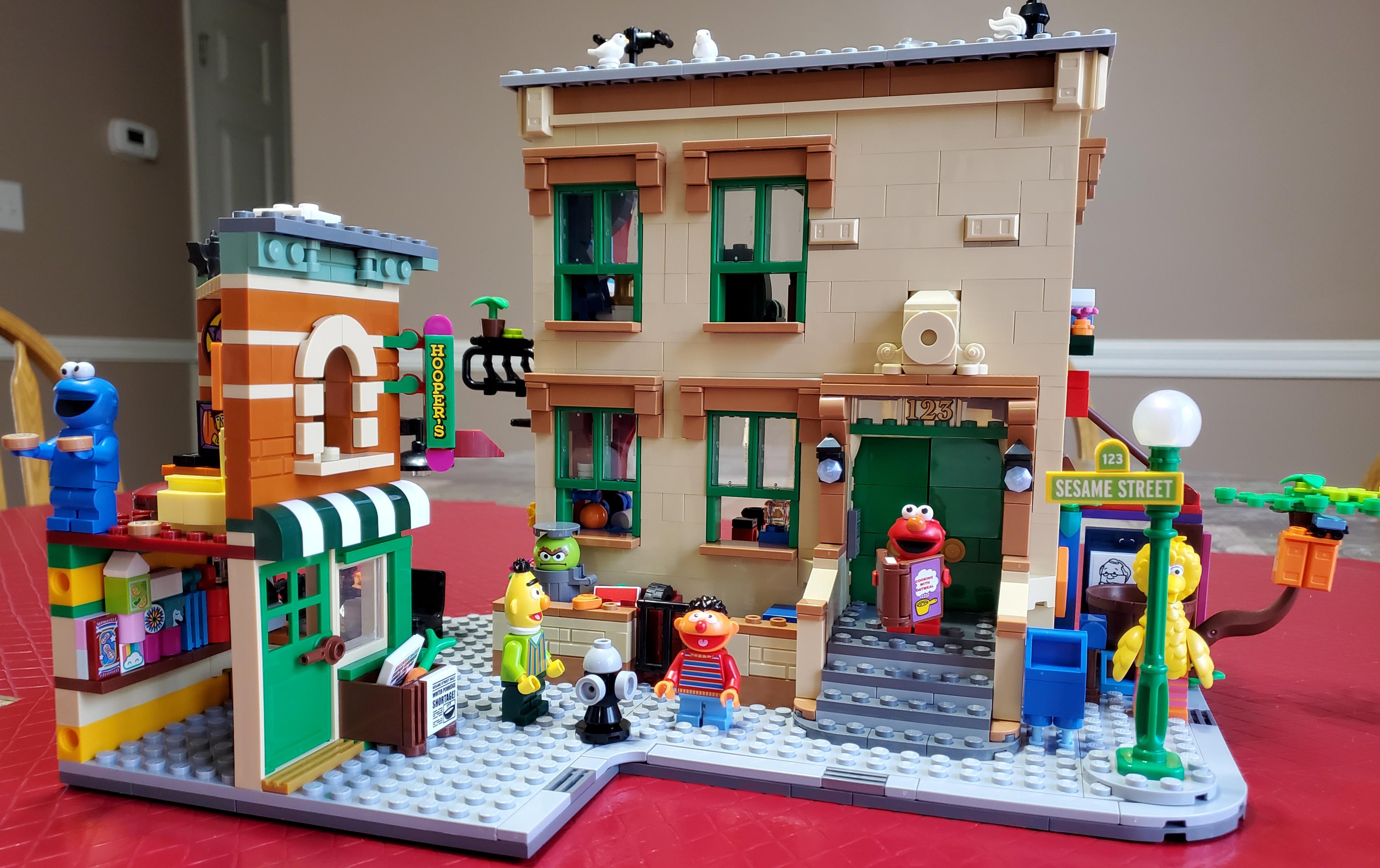 Just finished building the 2020 LEGO 123 Sesame Street set. I have to