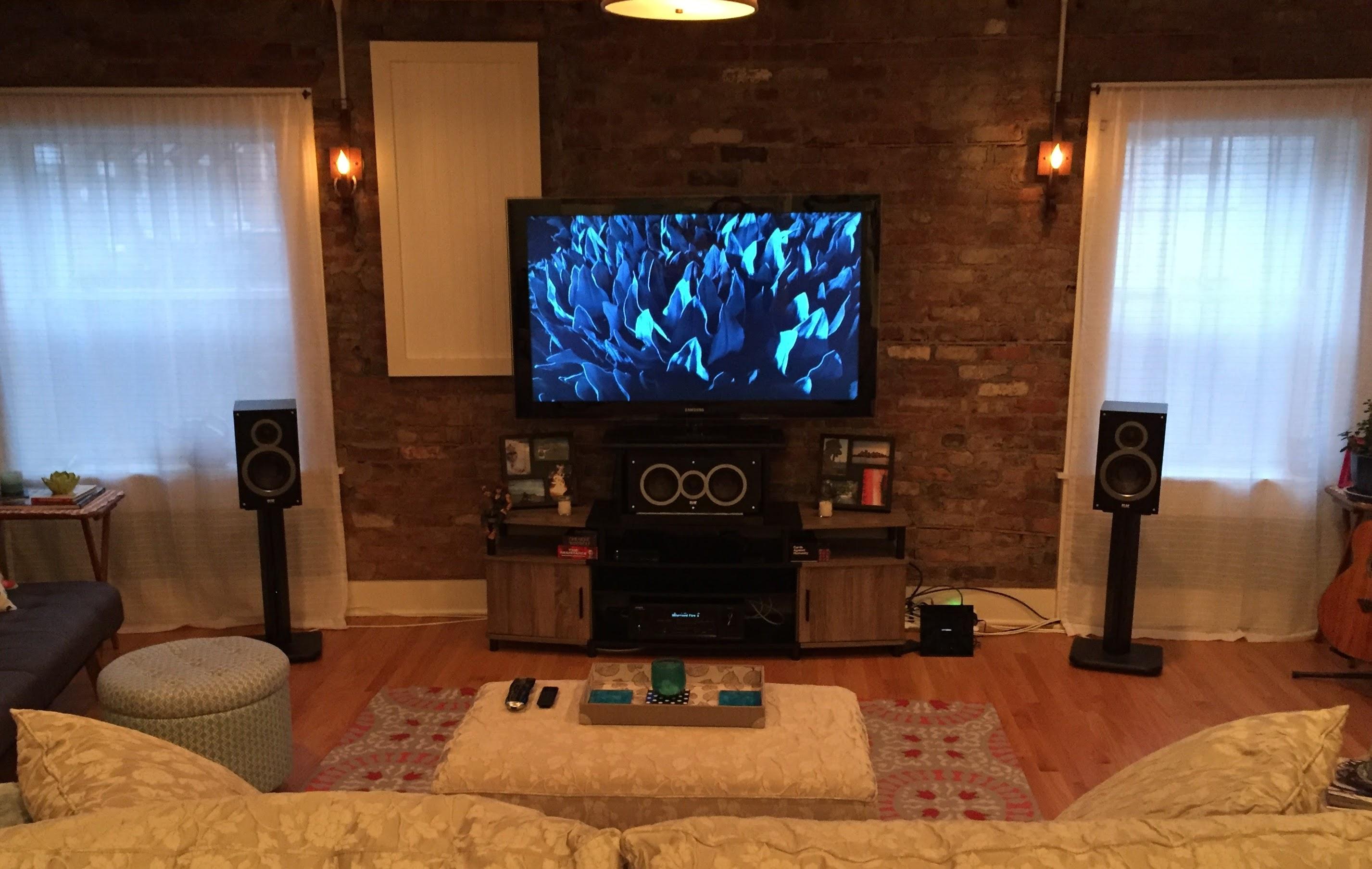 My cozy urban apartment home theater r/hometheater