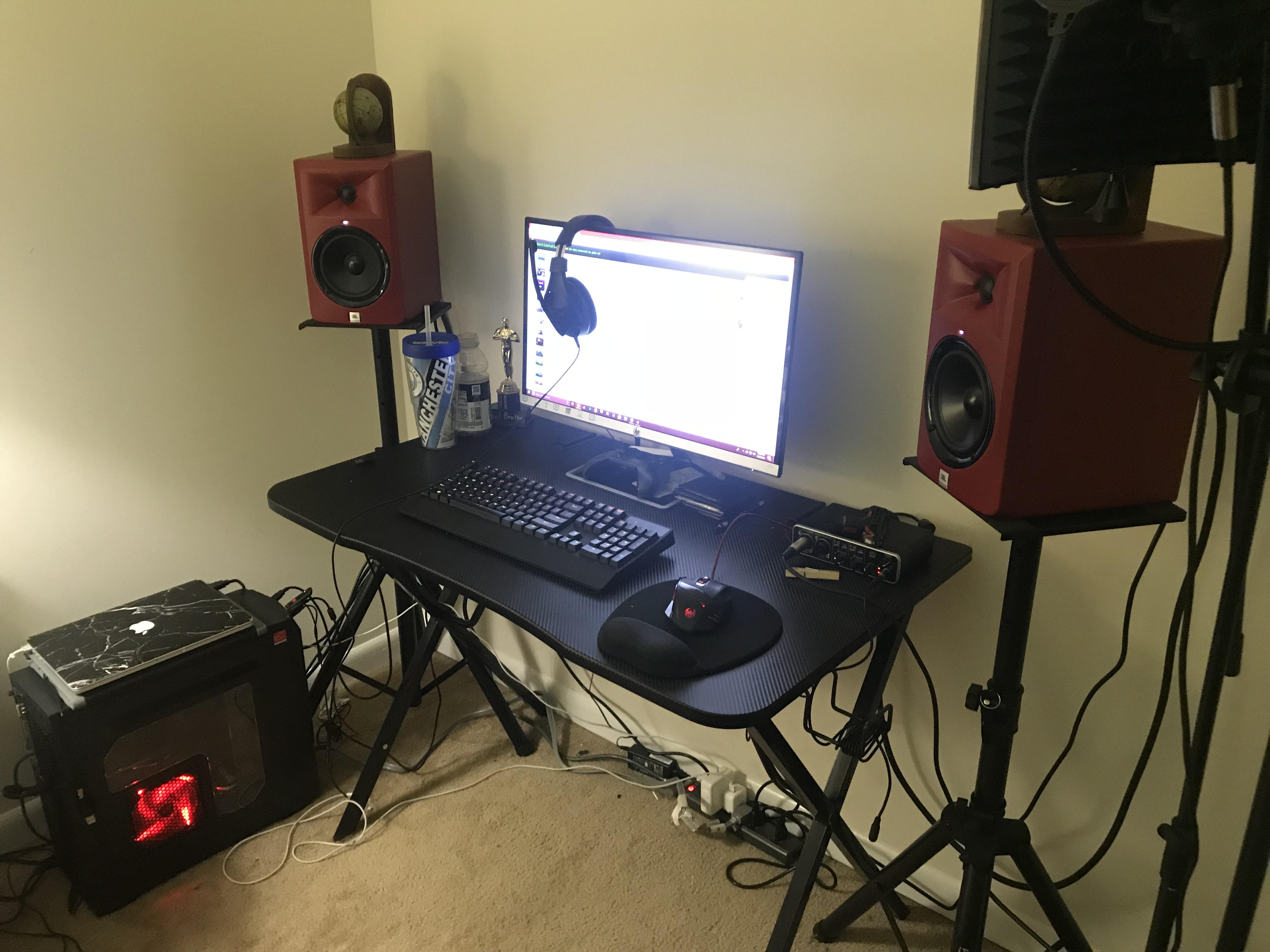 Finally decided to build myself a PC! Cable management is trash... Used