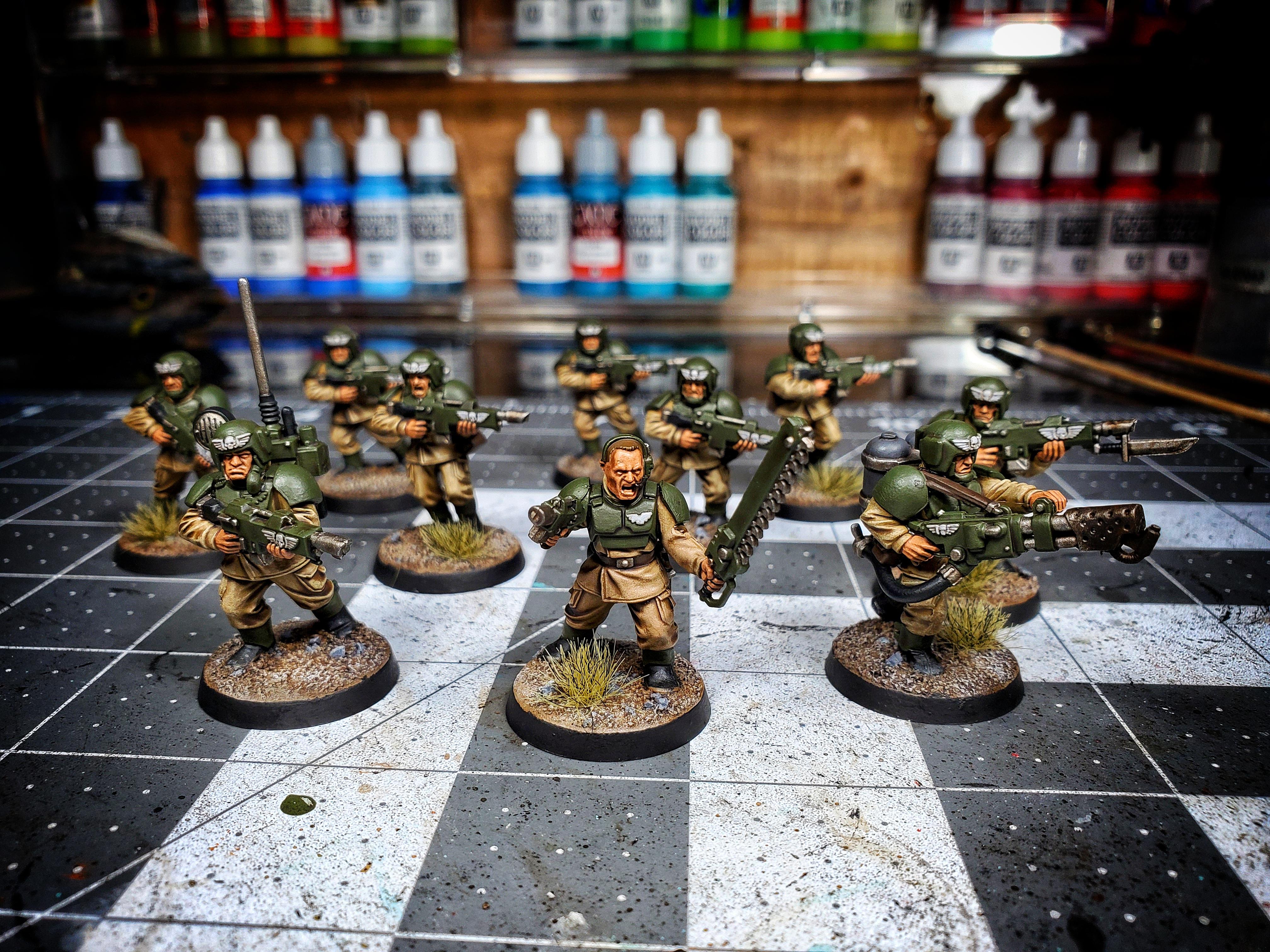 Some simple, speedpainted humble Guardsman and the first AM models I