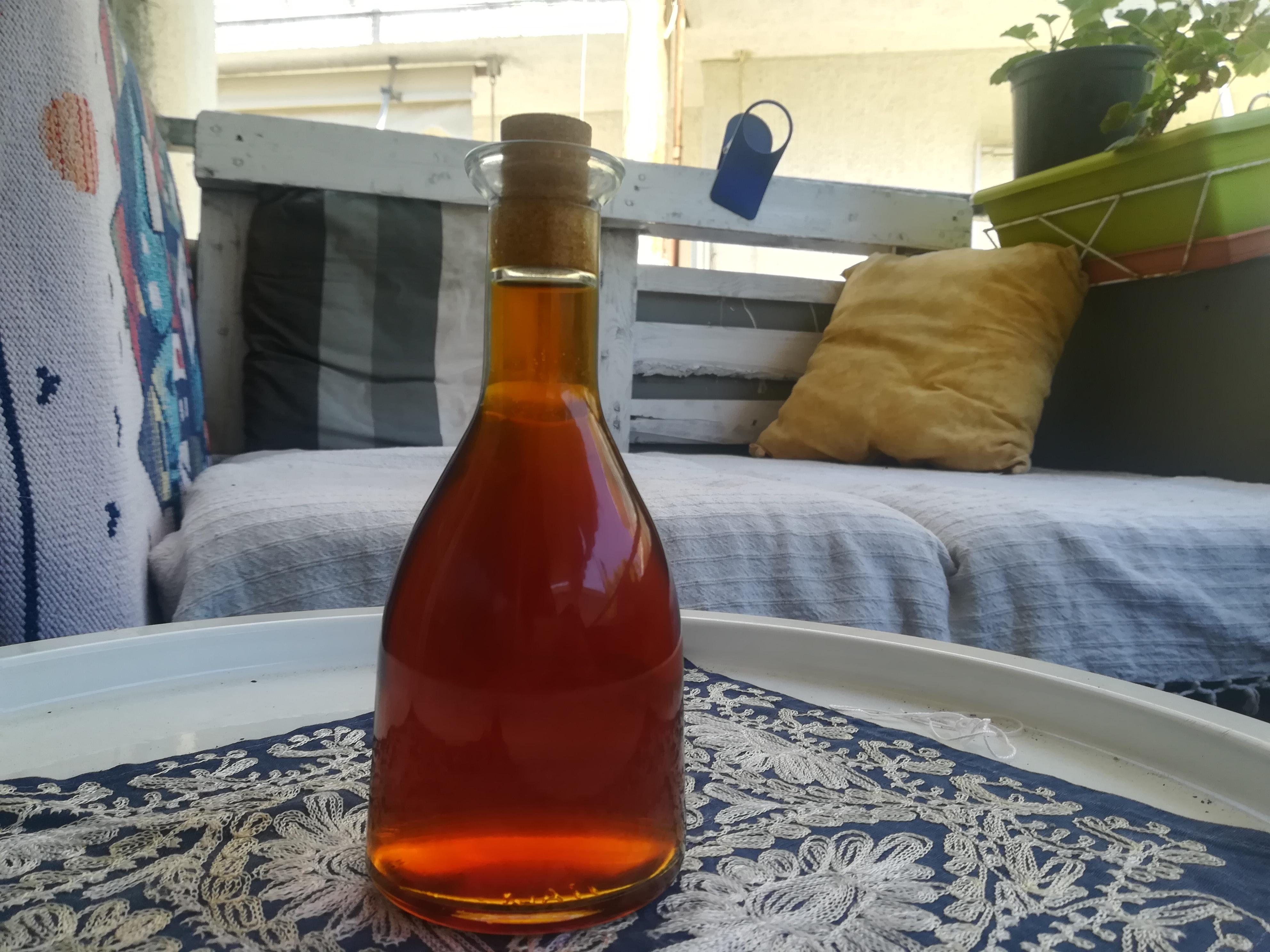 Caramelized honey and lemon mead finally bottled. it's my first time