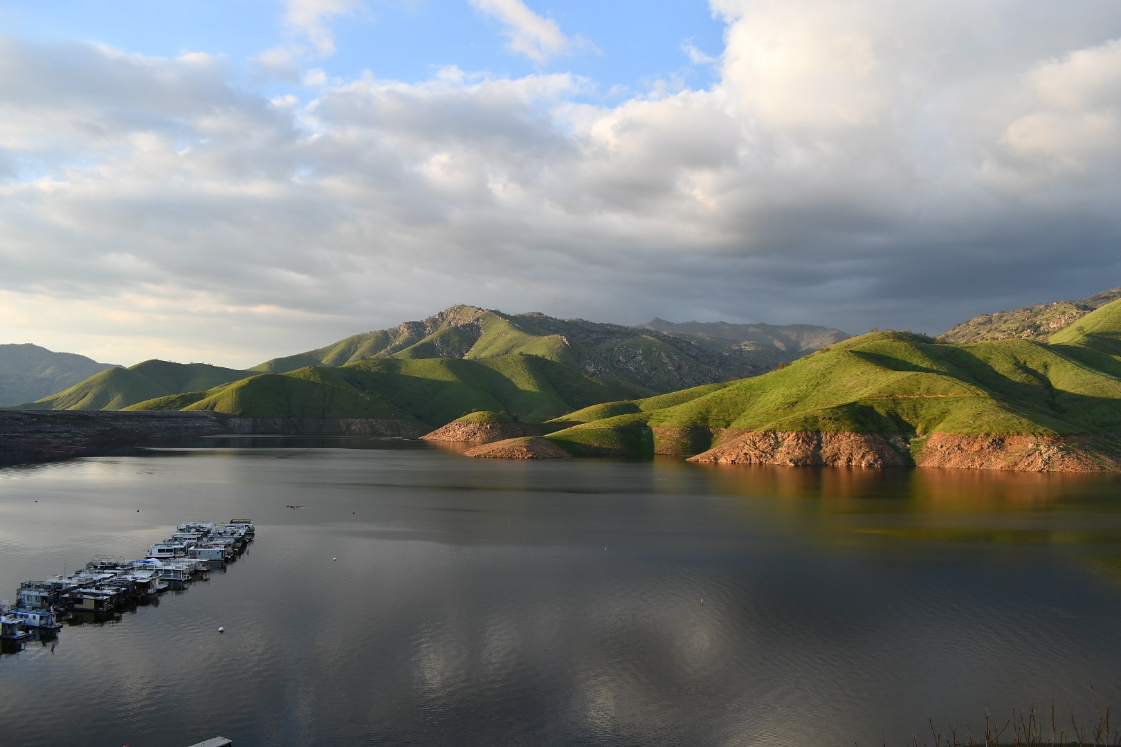Lake Kaweah, near Sequoia NP, California, USA r/hiking