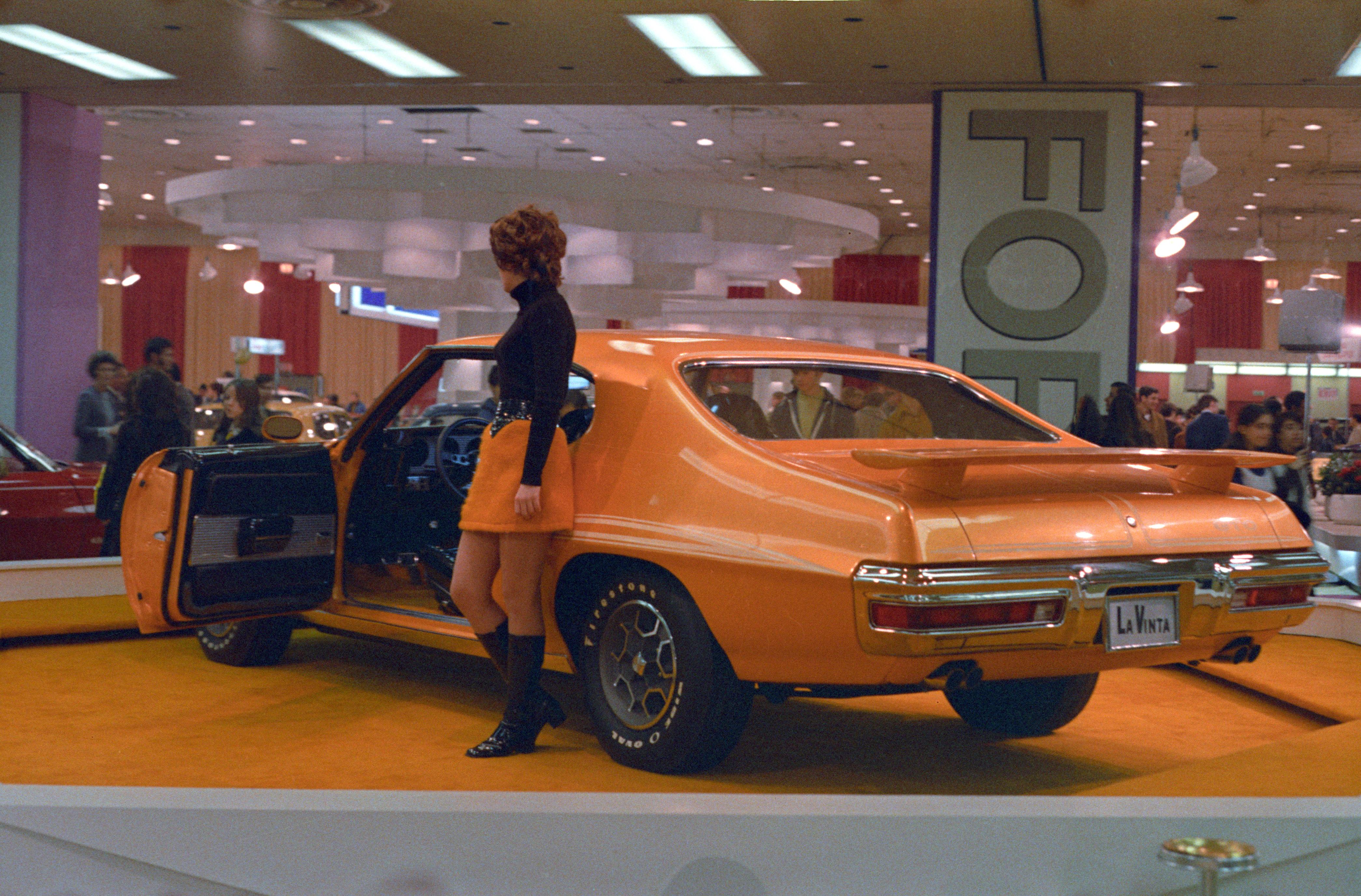 The New York Car Show, 1974 Berline? [oc] [4134 × 2747] r/HistoryPorn