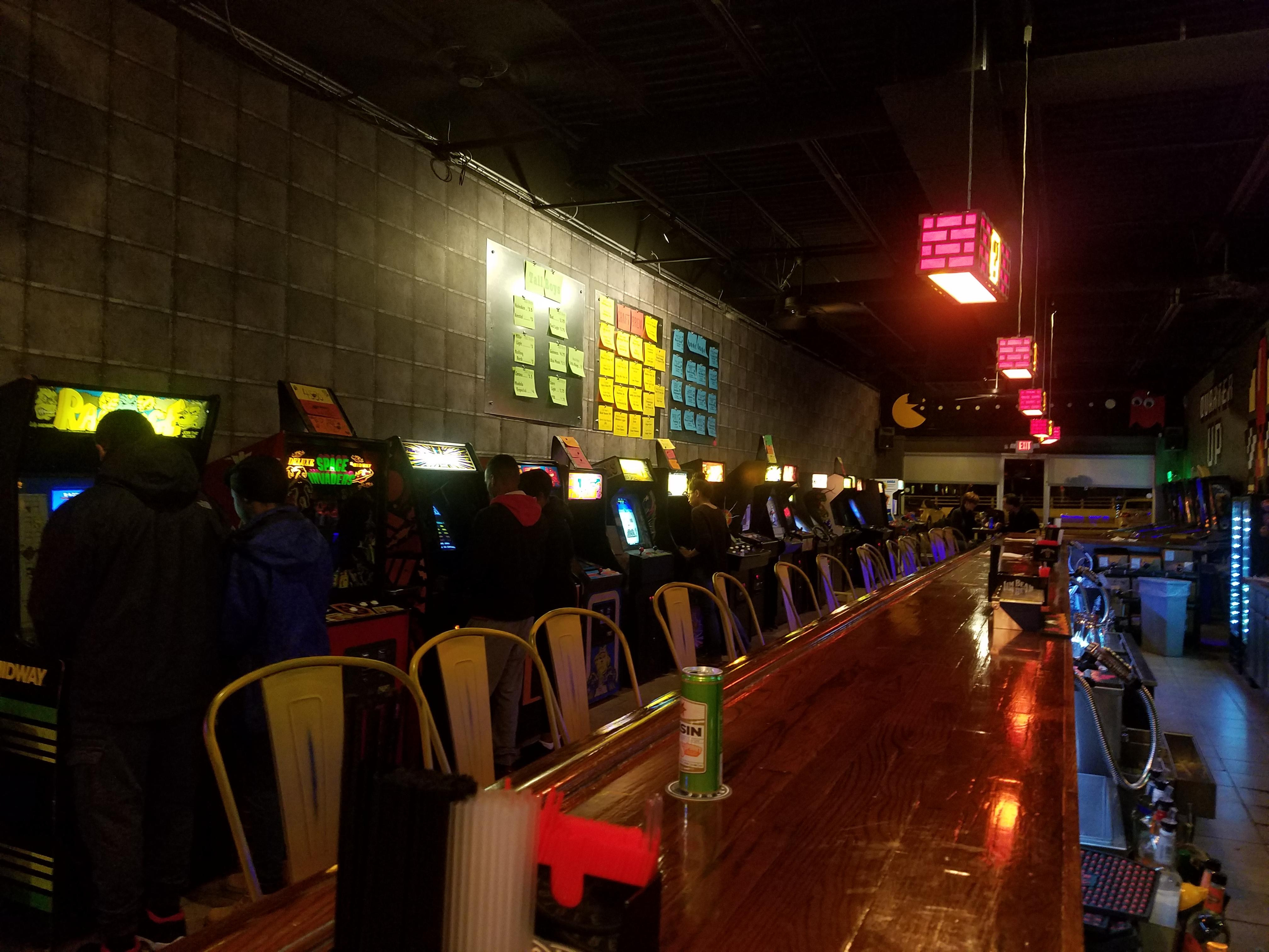 The 'bar'"cade i work at, a slowish sunday evening. Browsing reddit