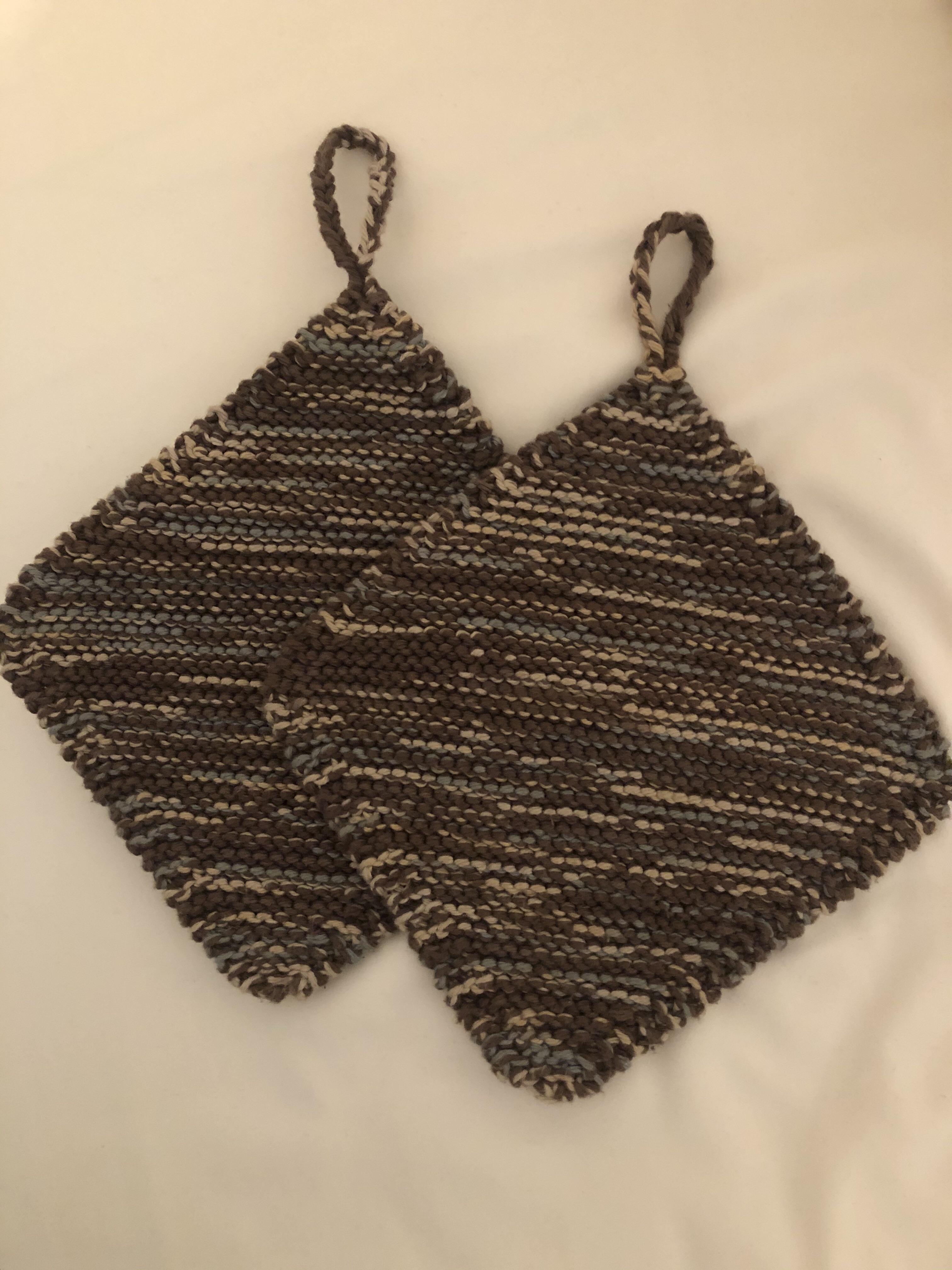 Finished up a set of hot pads, 100 cotton yarn. Now on to make lots