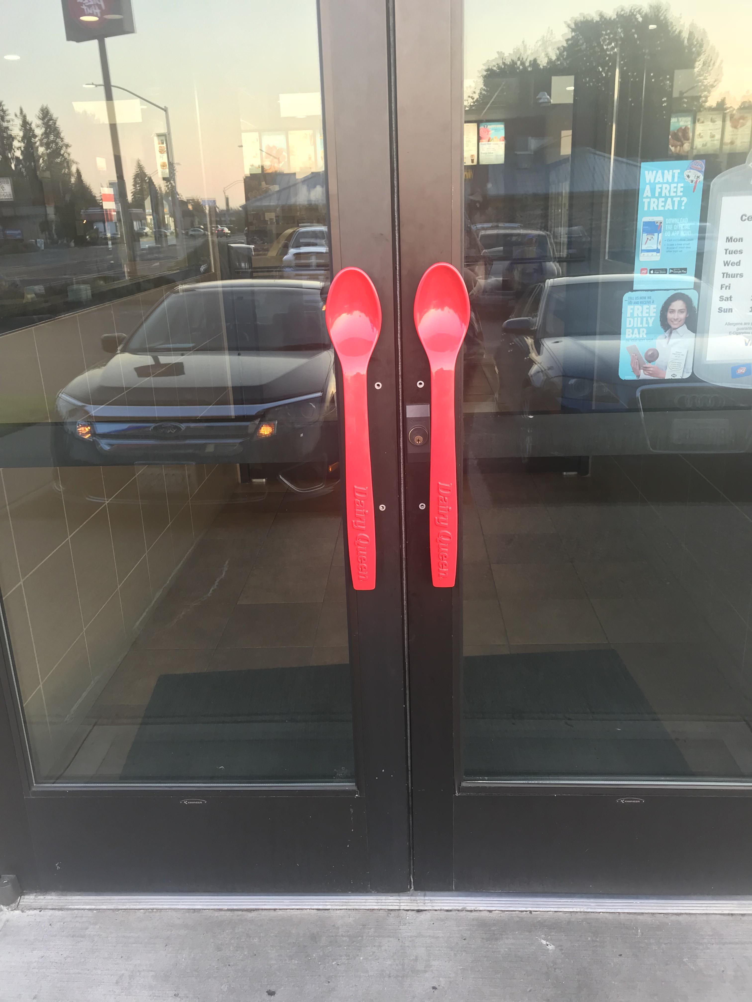 The door handles at Dairy Queen are spoons. r/mildlyinteresting