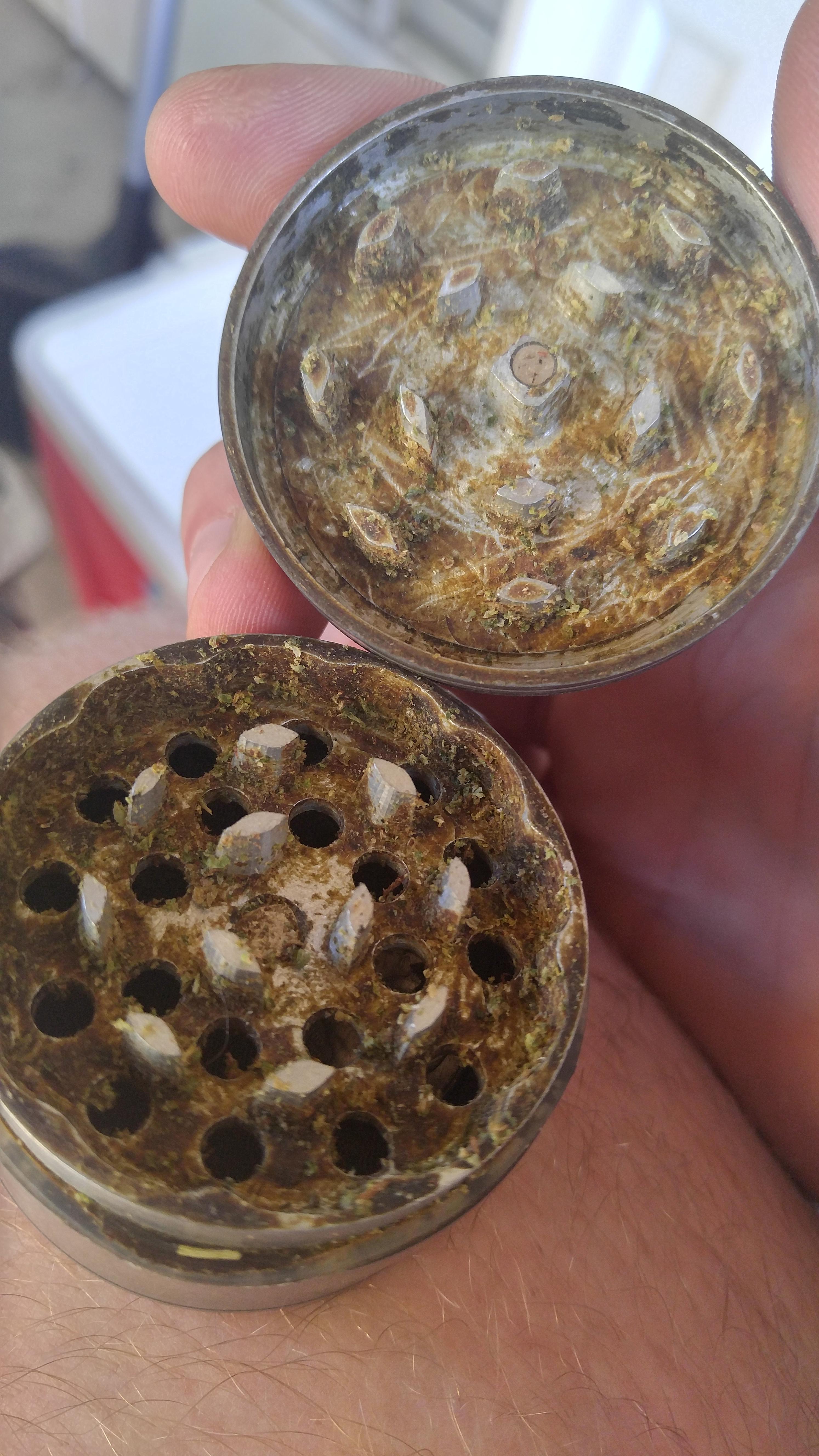 r/trees, how do I make my grinder great again? r/trees