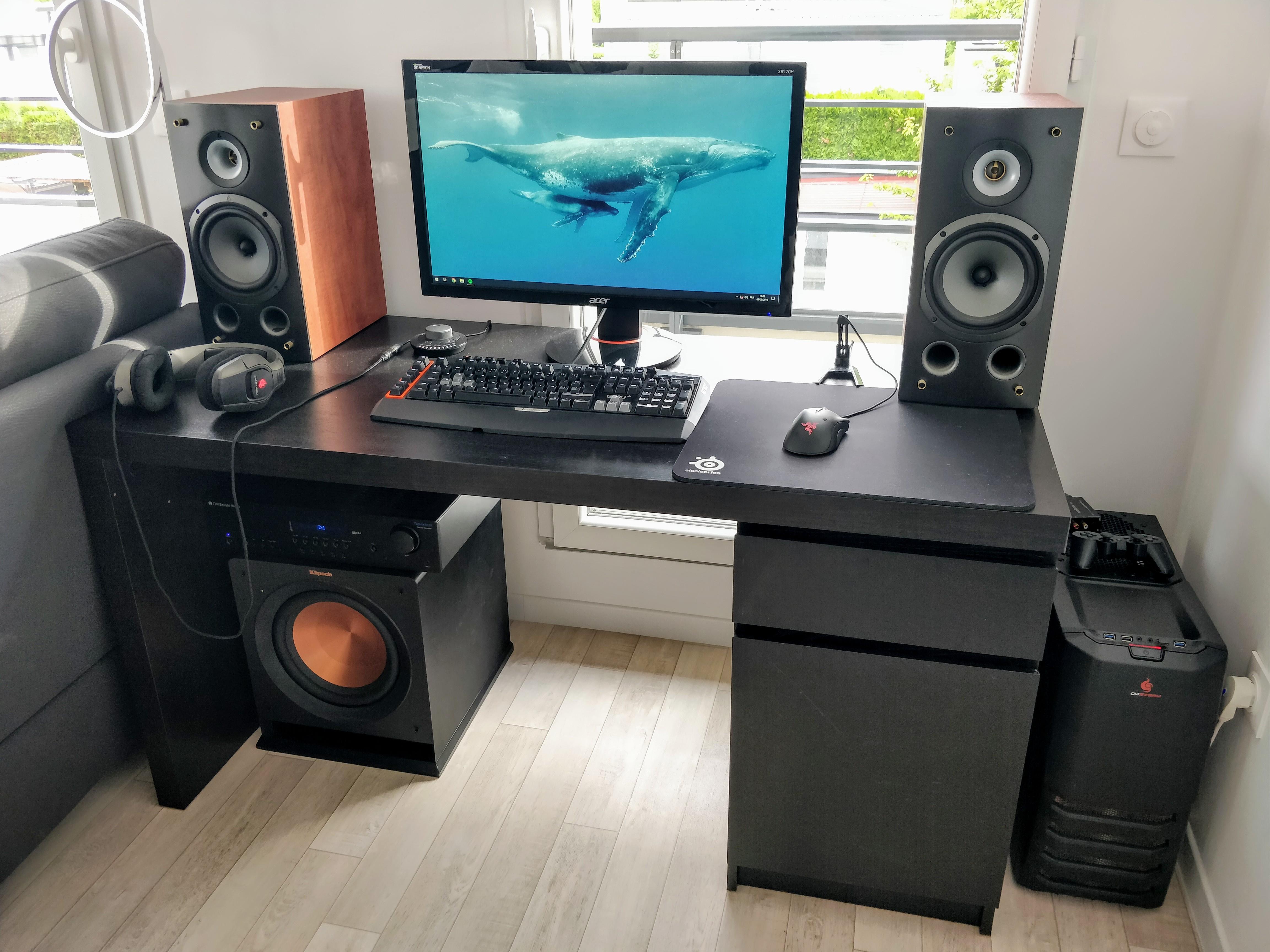 New apartment. Decided to mix both gaming and HiFi setup ! r