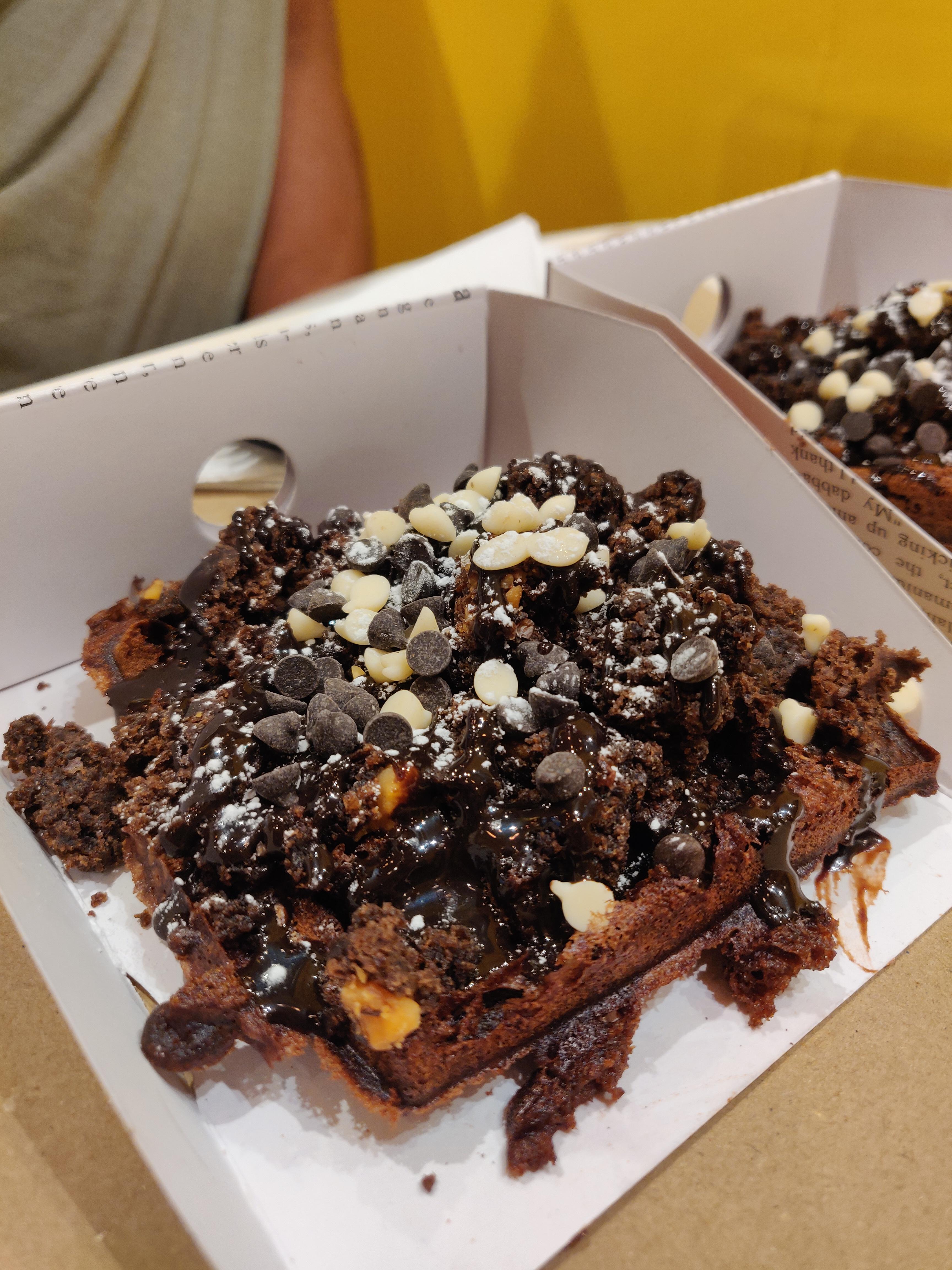 Do you guys like Waffles with or w/o ice creams? Picture Brownie