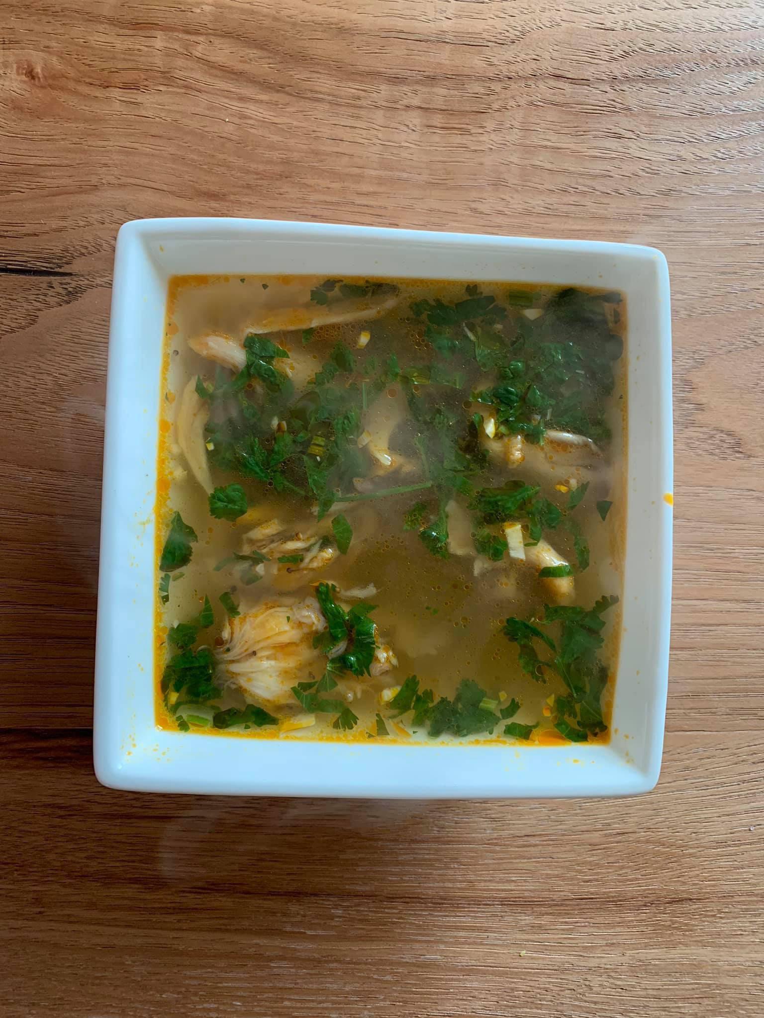 [Homemade] Spicy lemongrass curry chicken soup with cilantro r/food