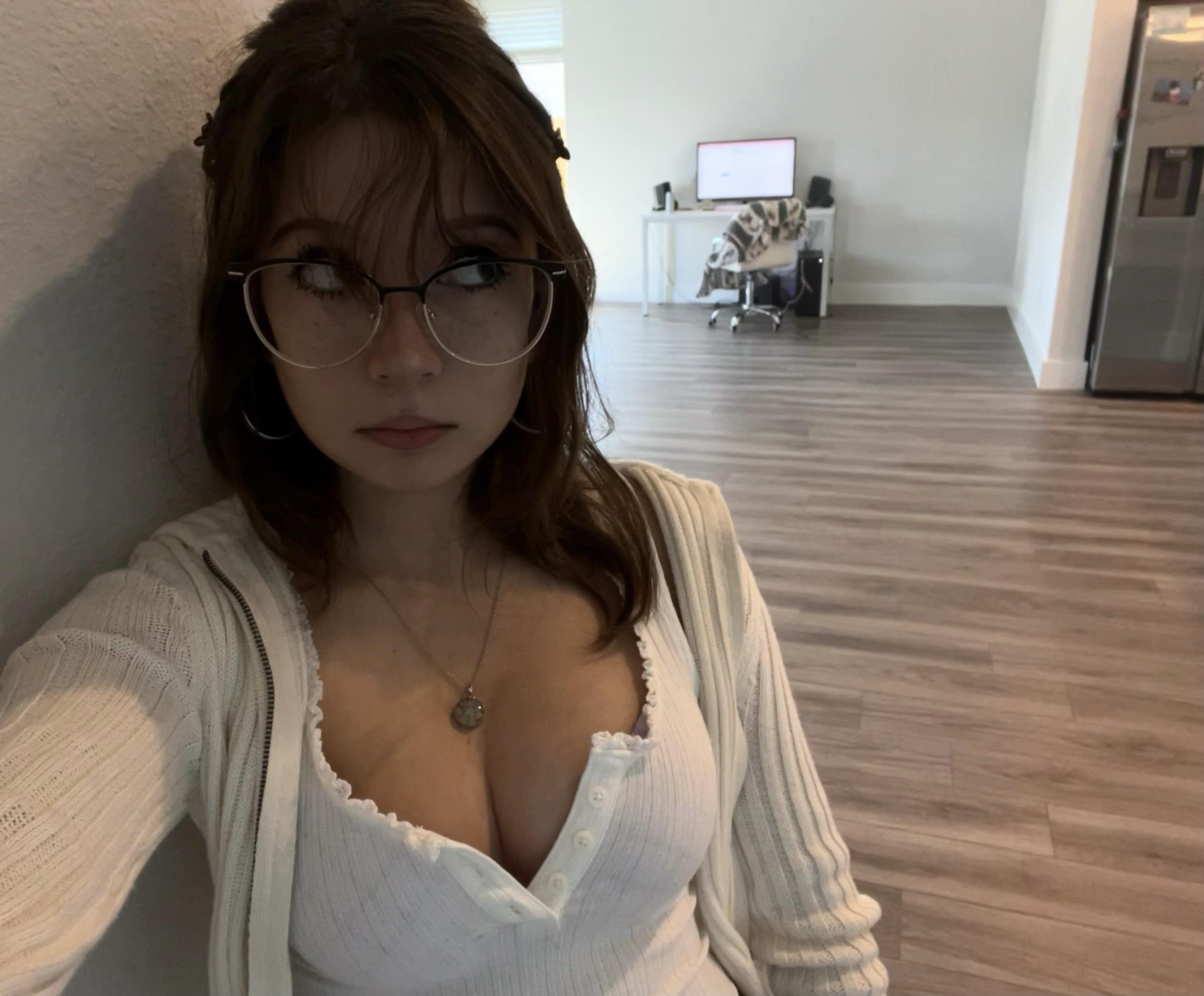 Are these glasses too big for my face? r/Faces