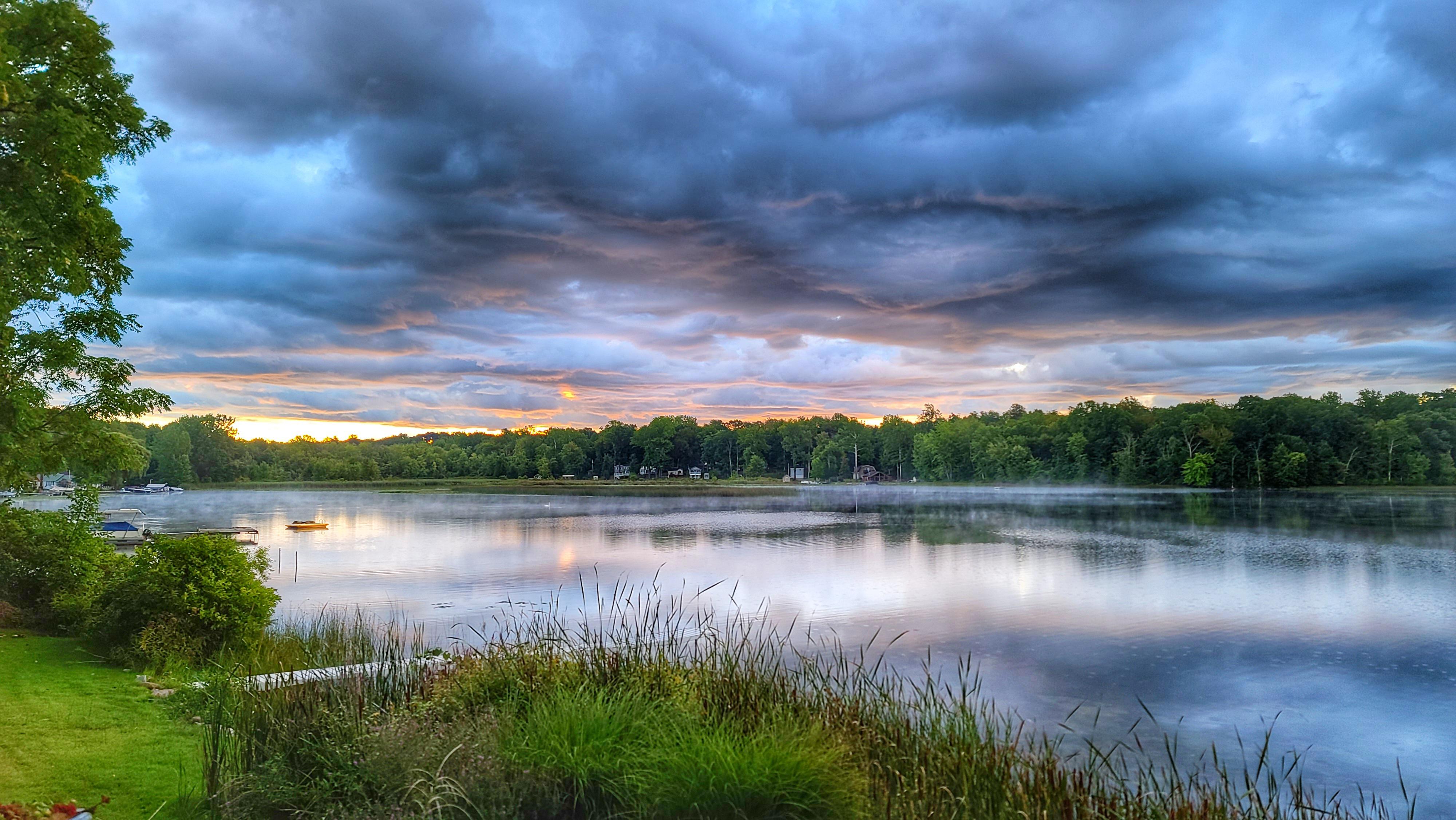 Dawn, Eagle Lake, Bloomingdale, MI, 4000 x 2252 pixels r/SkyPorn
