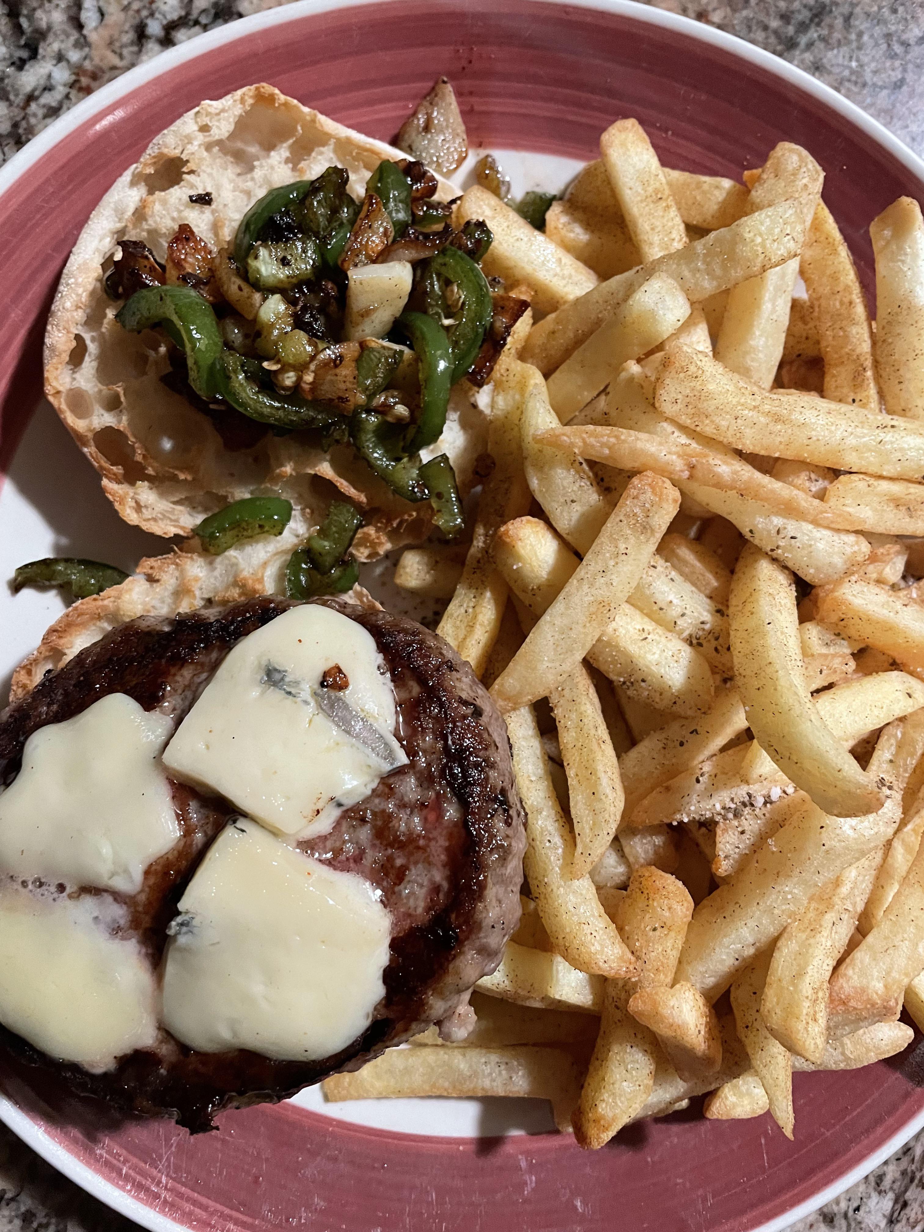 Bacon blue cheese burger w/sautéed jalapeño/garlic on toasted english