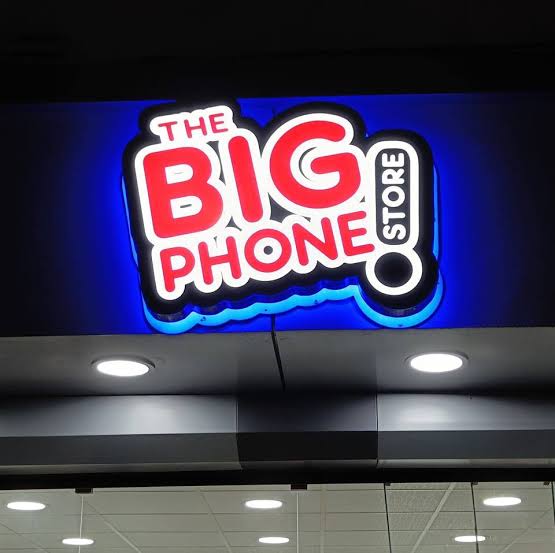 How do we know if the store is big or the phones are big or both? r