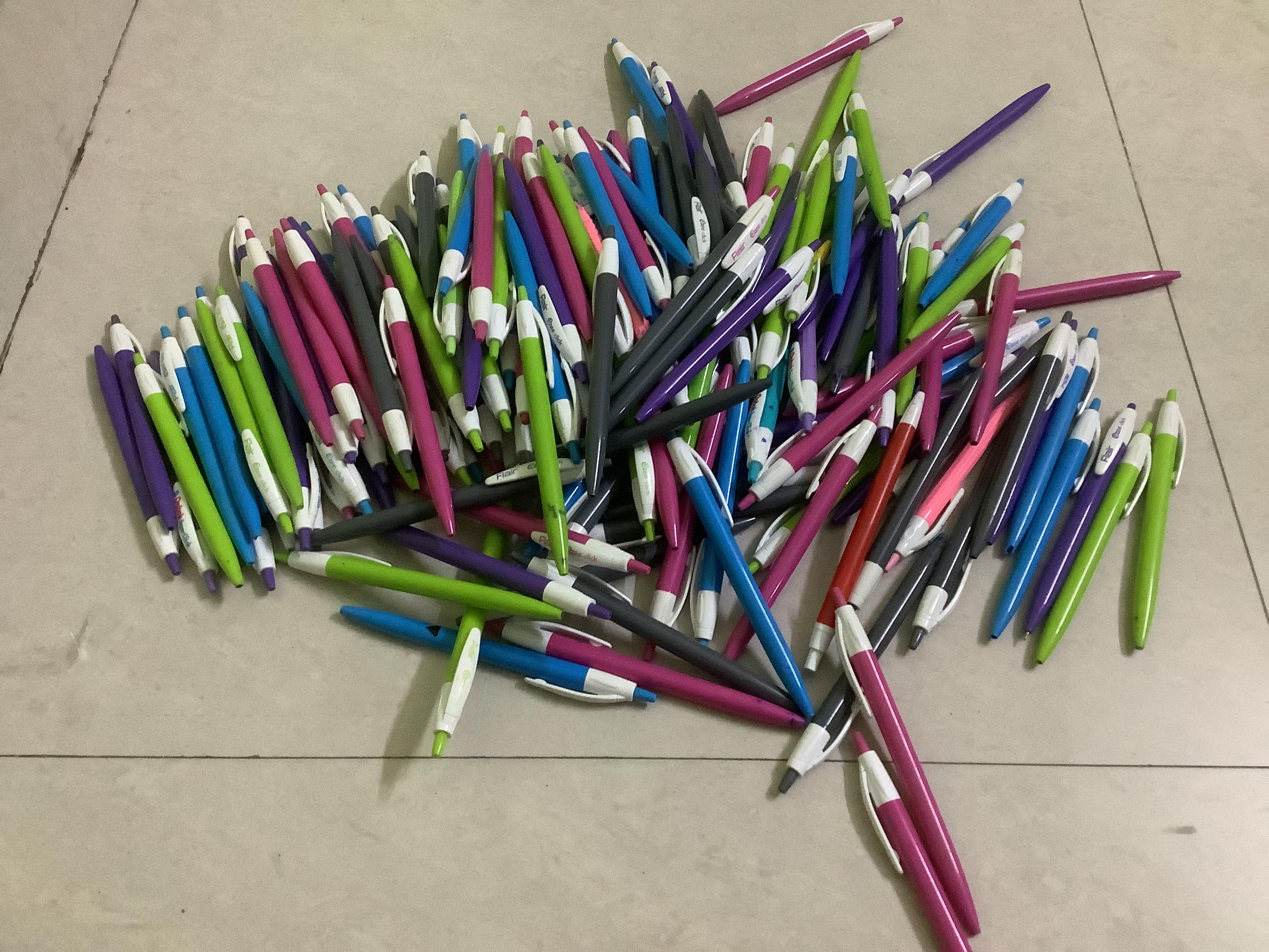 Pens ki baat ho rahi hai, nothing can replace flair ezee click for me