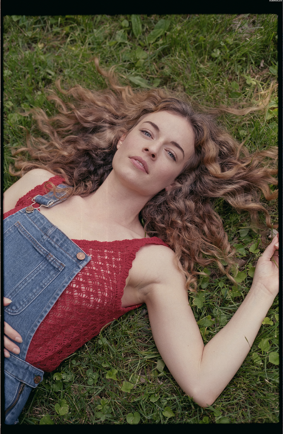 Anni | Canon Elan 7NE + Silbersalz 250D : r/analog