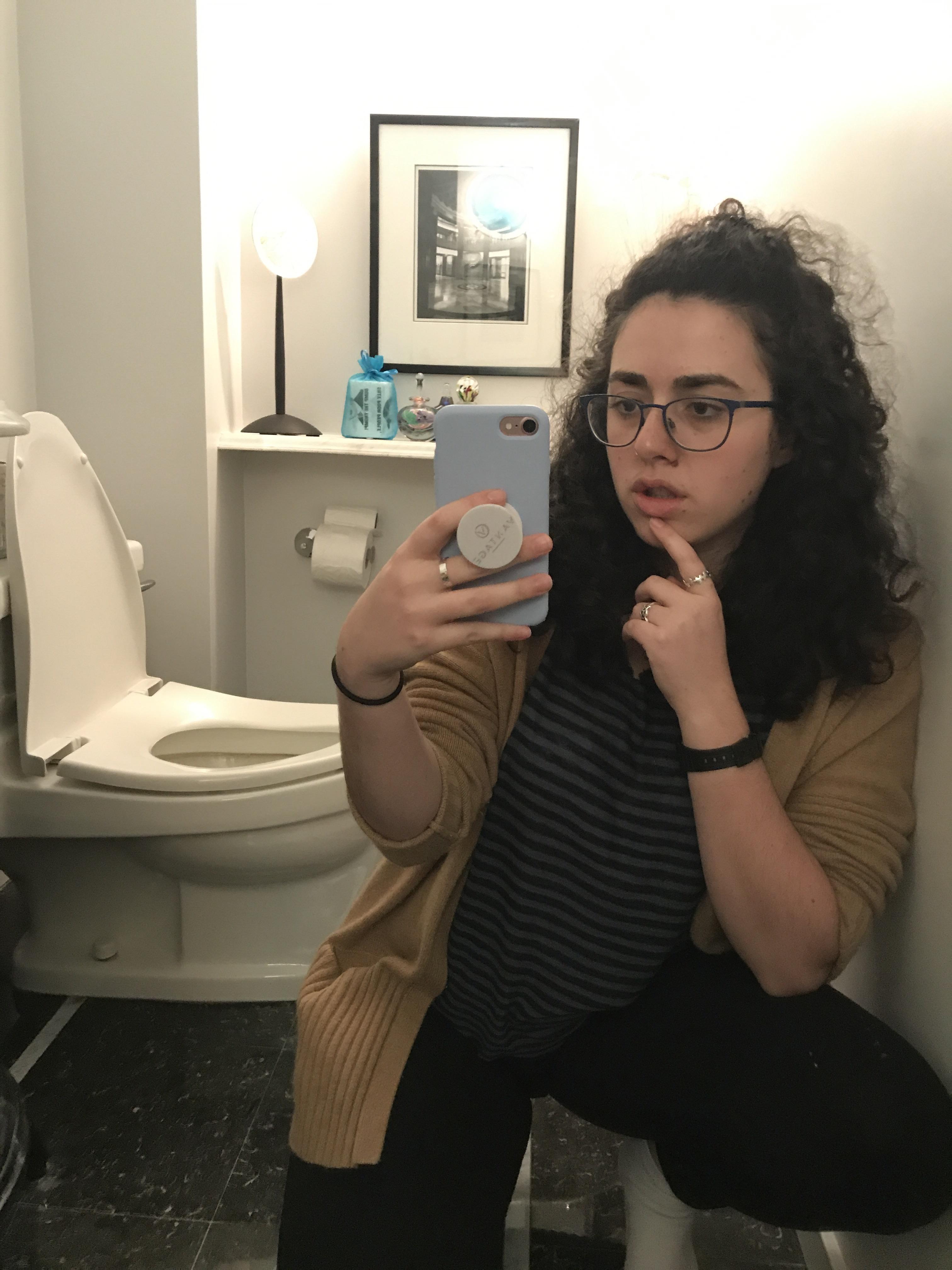 Gotta love a bougie bathroom selfie r/LesbianActually