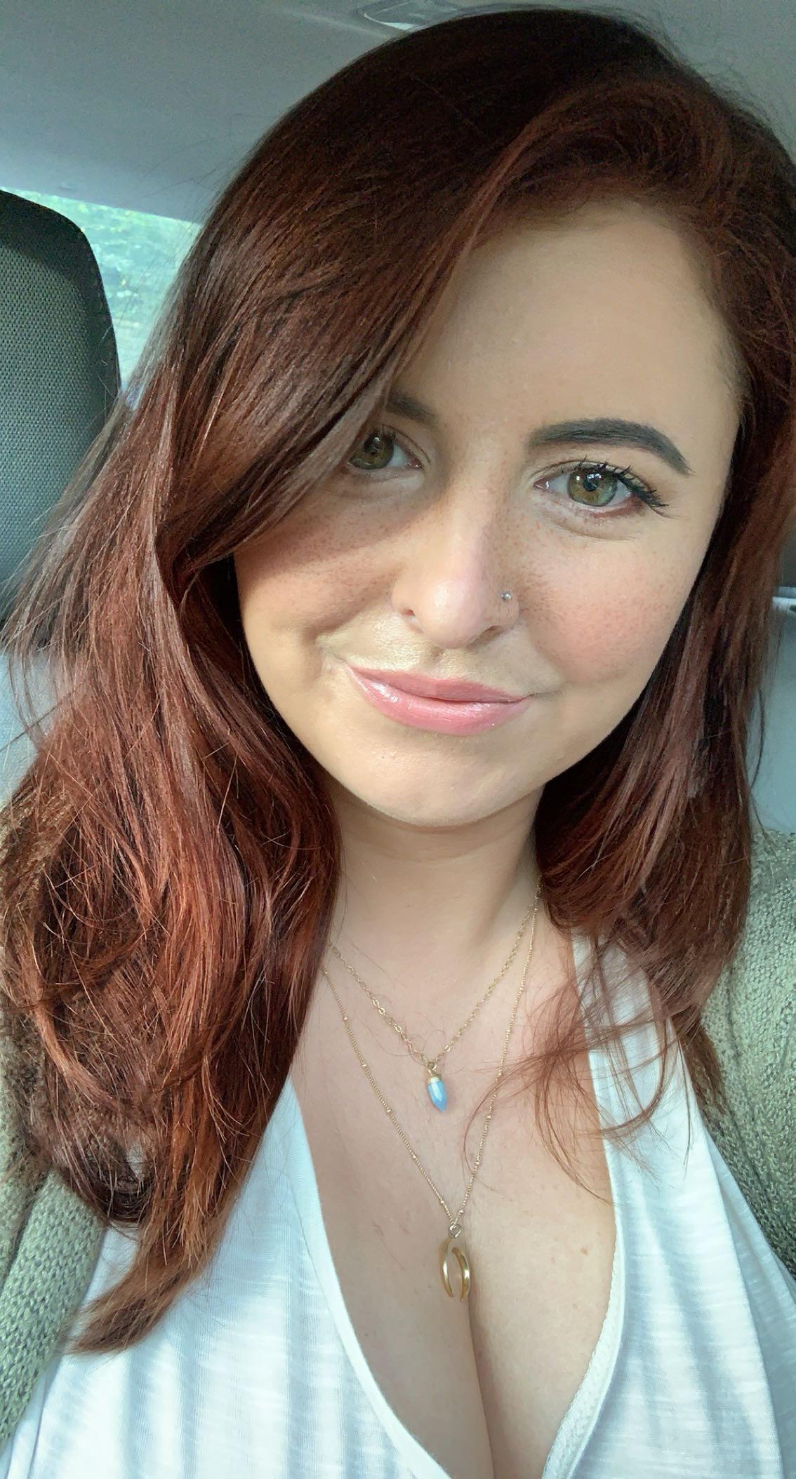 Guess my favorite flower and you’ll get a surprise. r/SFWRedheads