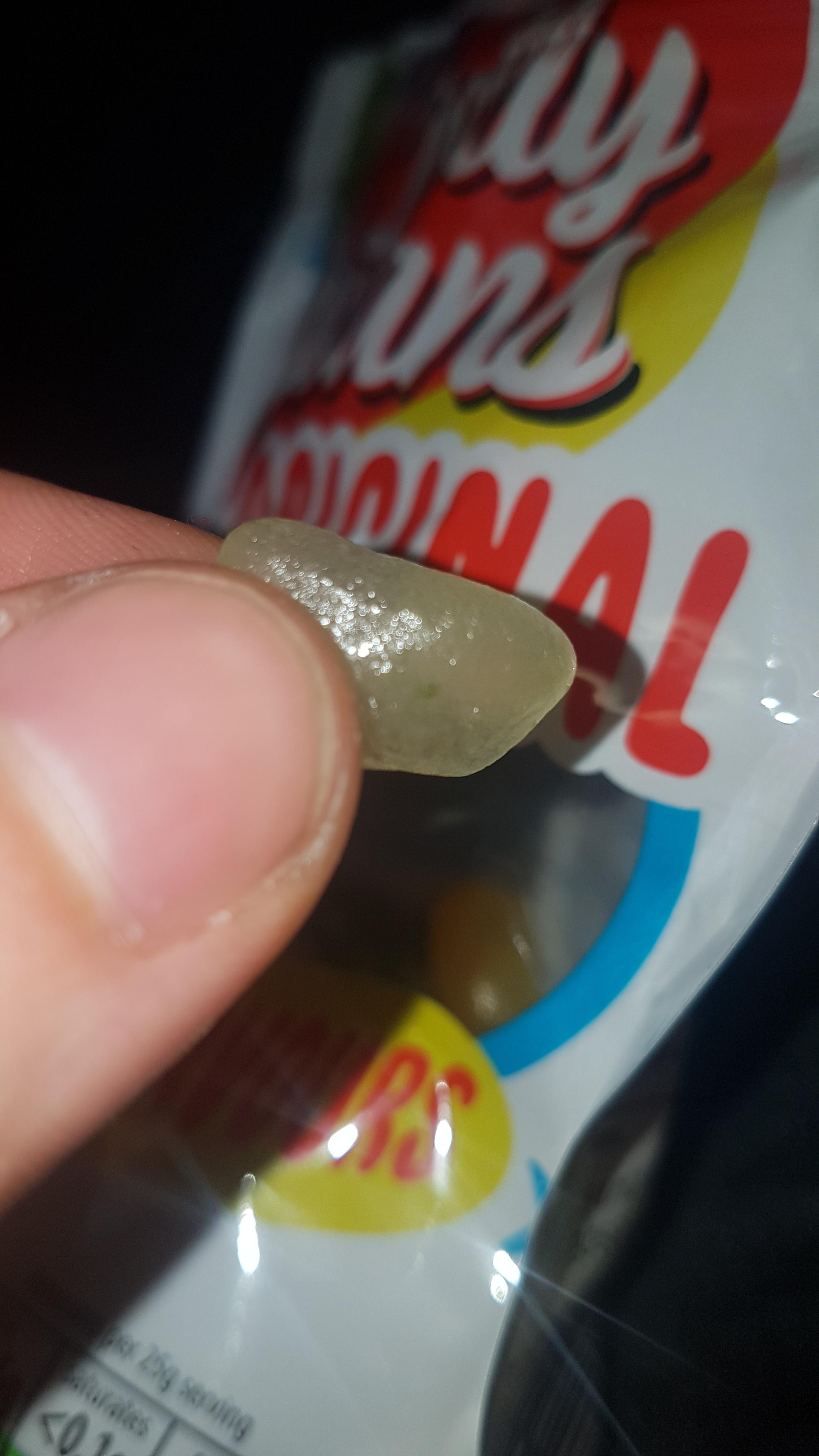 This plain Jelly Bean that I got had no colour/flavour coating on it