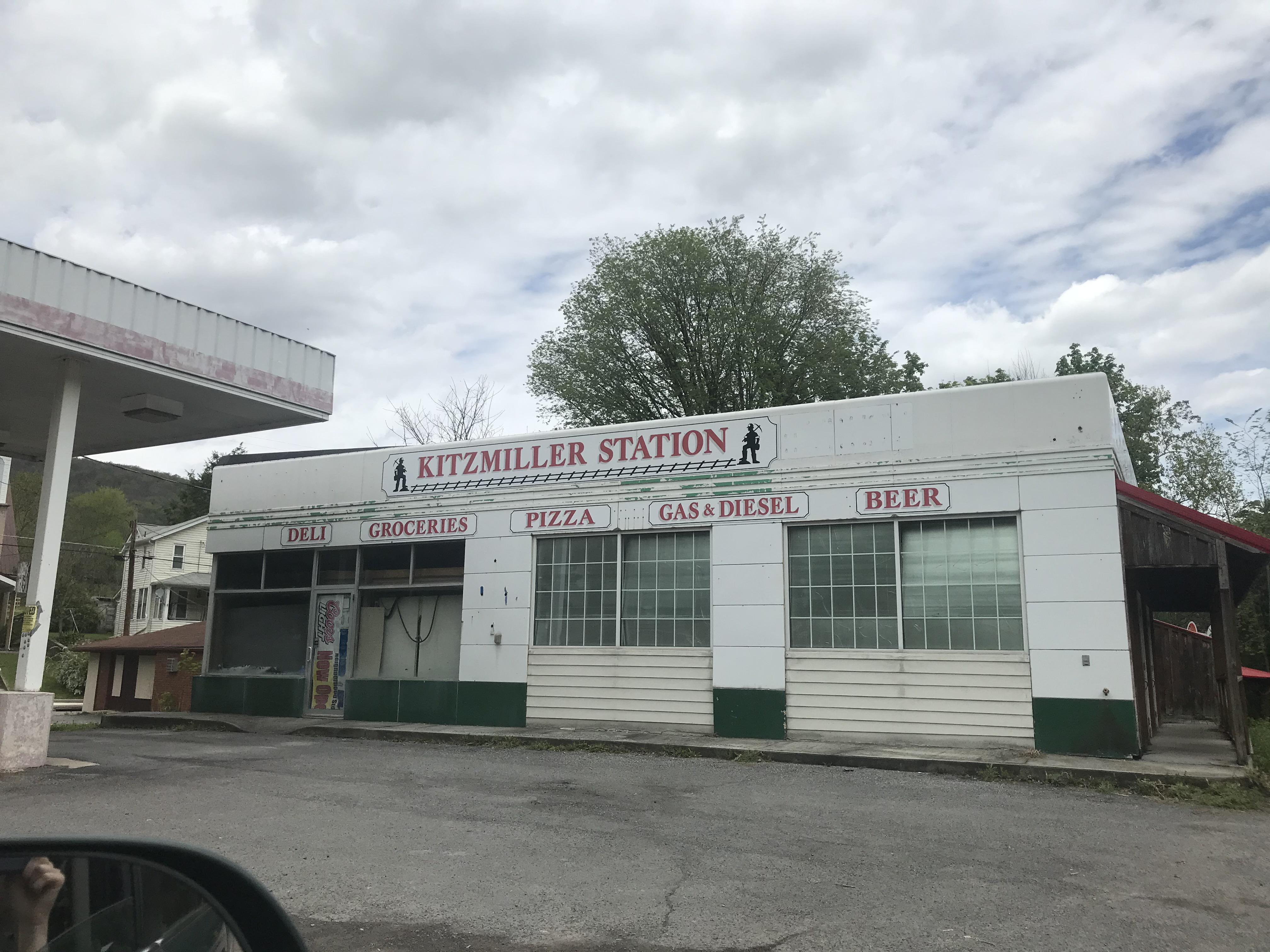 Old coal town gas station (Kitzmiller, MD) r/AbandonedPorn