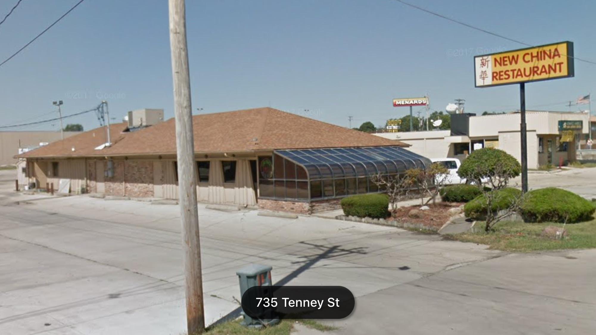 A Pizza Hut in Kewanee, IL doing its level best to fool us all. r