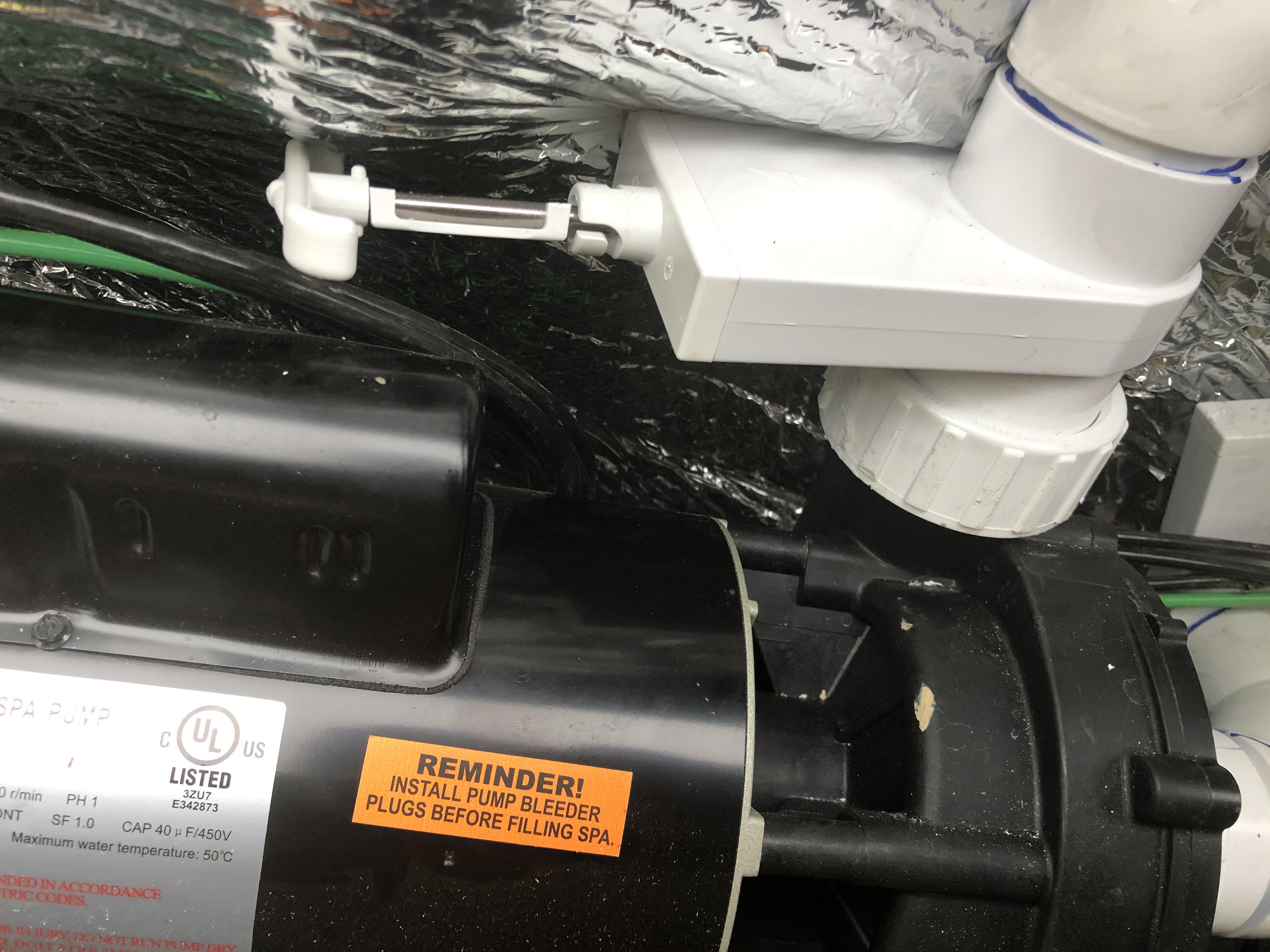 Trying to bleed the pump myself. Does this white handle looking thing