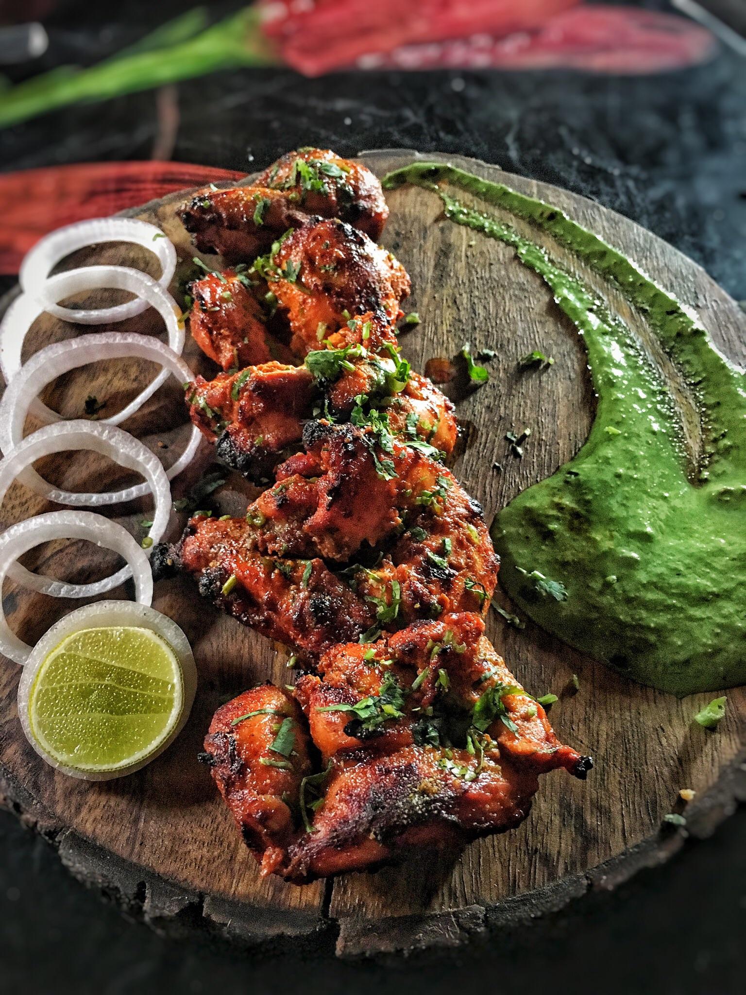 Tandoori chicken tikka with mint chutney [OC][1250X2750] r/FoodPorn