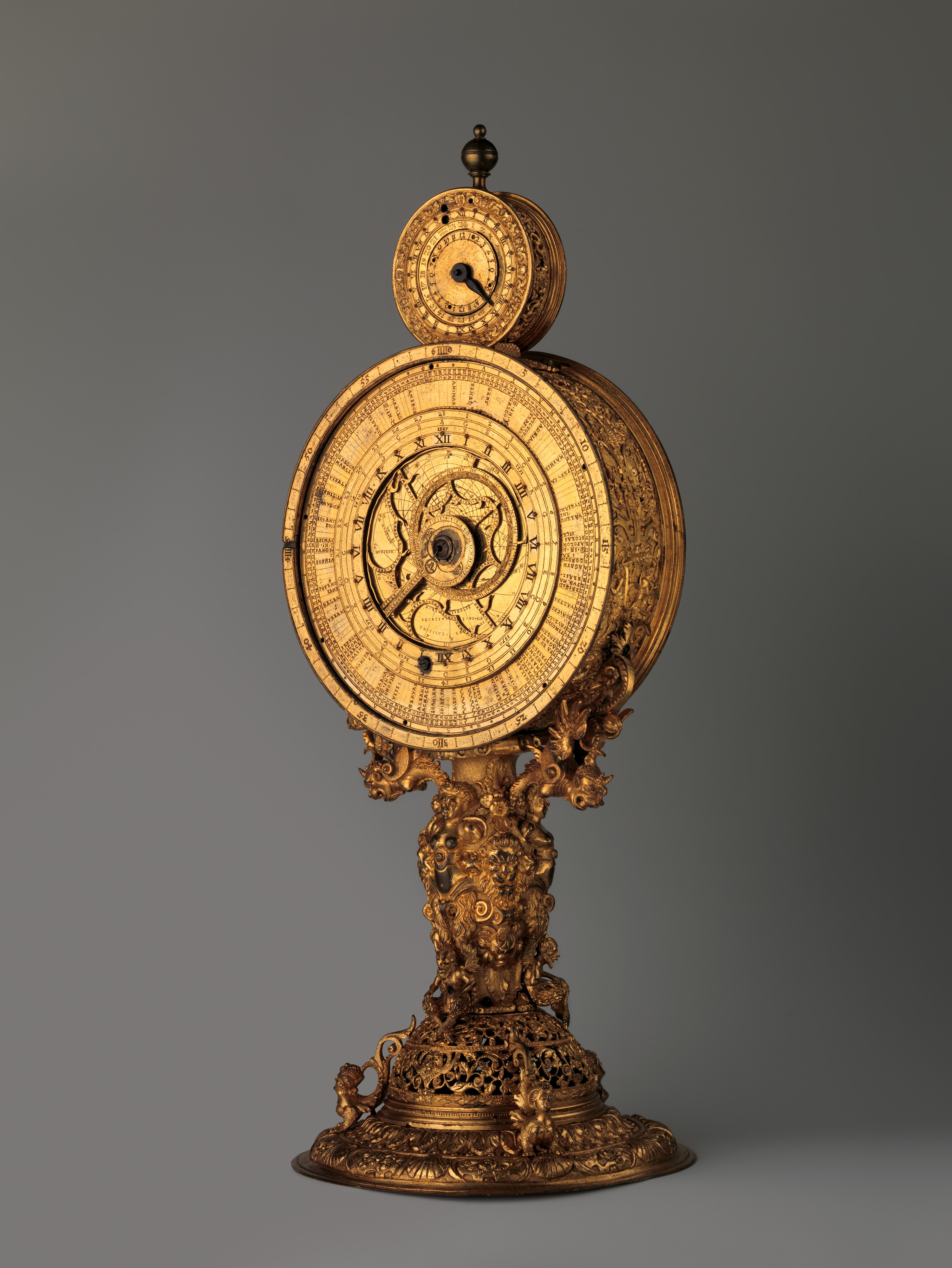 Mirror clock made from gilded brass and which displays hours, days and