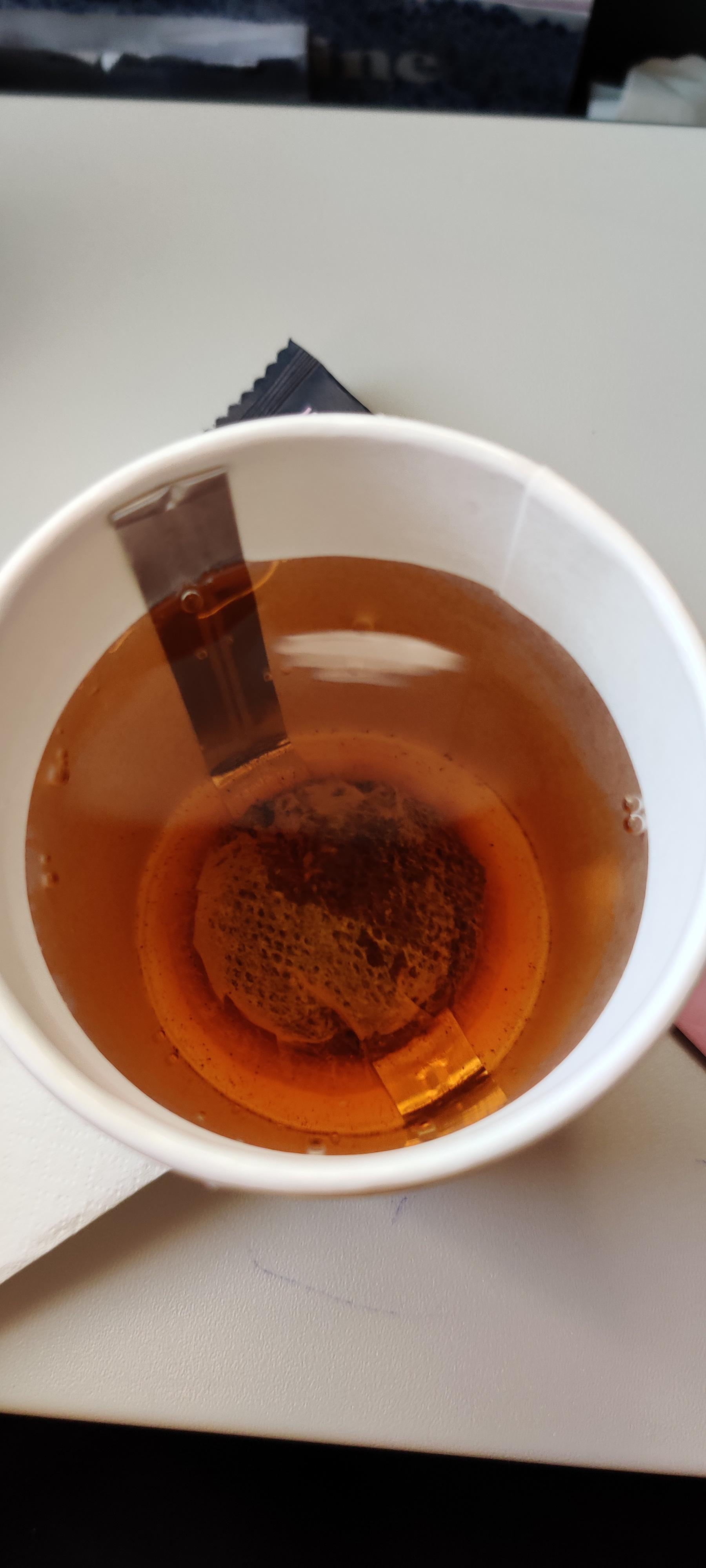 How to keep the tea bag underwater (served in a Air France plane) r