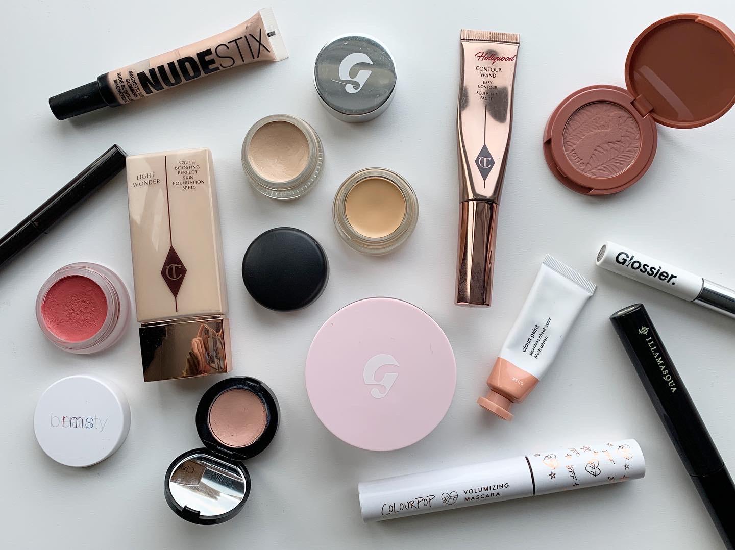 My everyday makeup bag r/makeupflatlays