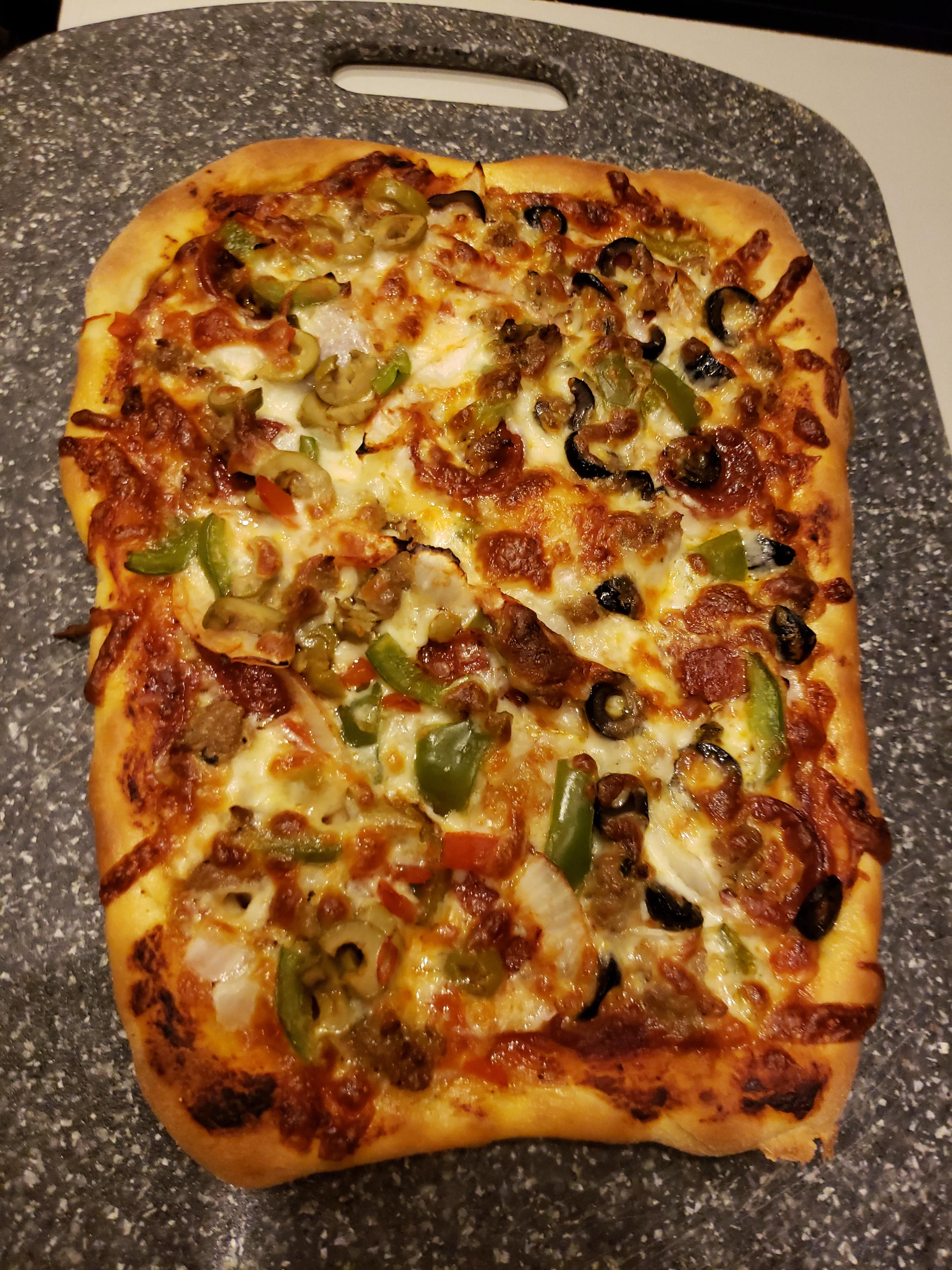 Pizza supreme half green olives, half black olives r/Pizza