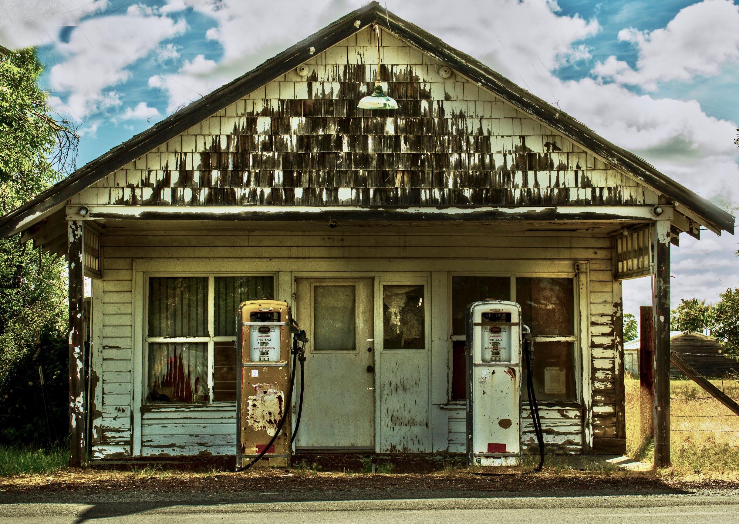 ITAP of an abandoned gas station in rural Oregon. r/itookapicture