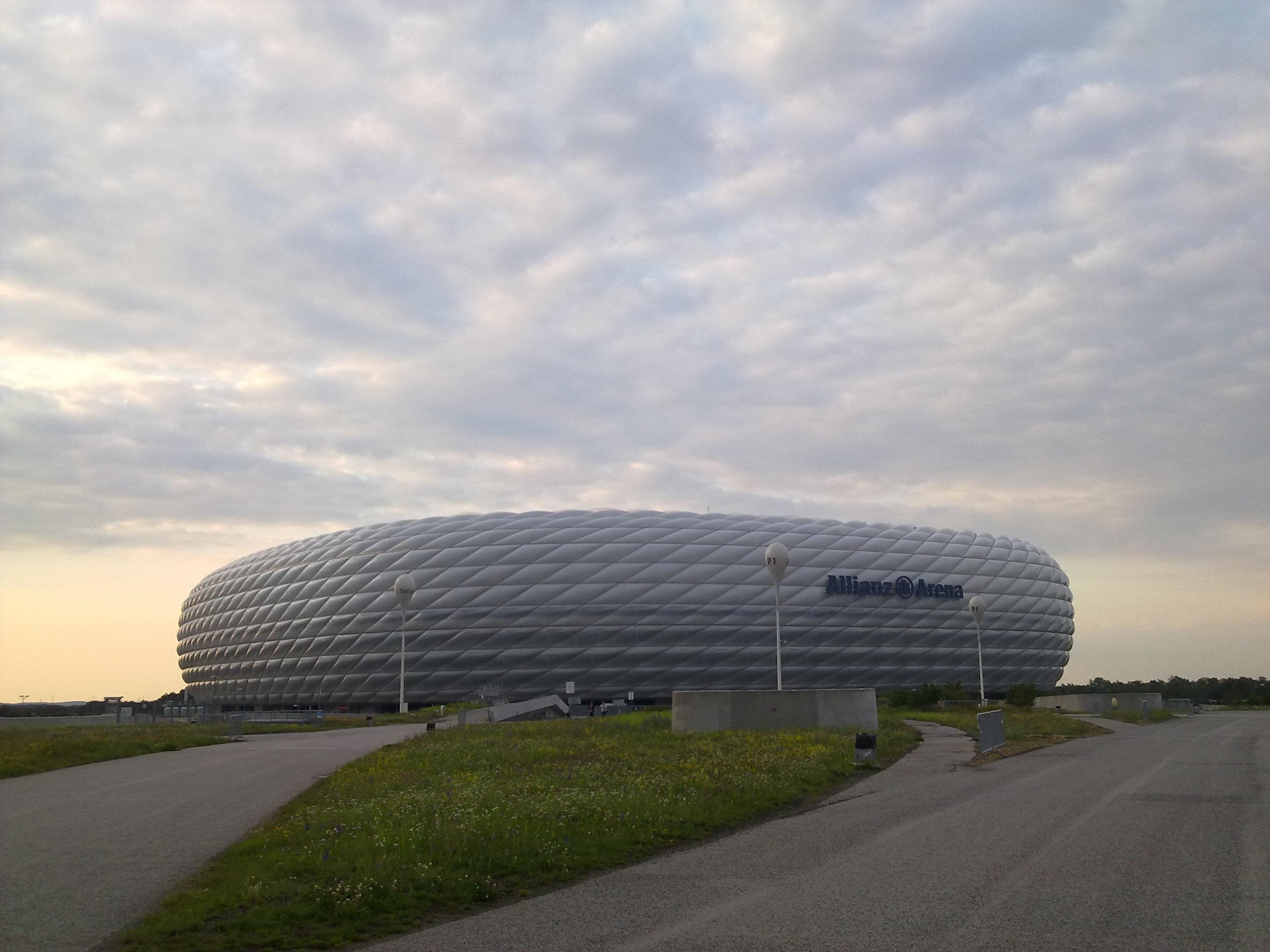 Allianz Arena, MUNICH/GERMANY Architect Herzog & de Meuron [2592x1944] [OC] ArchitecturePorn
