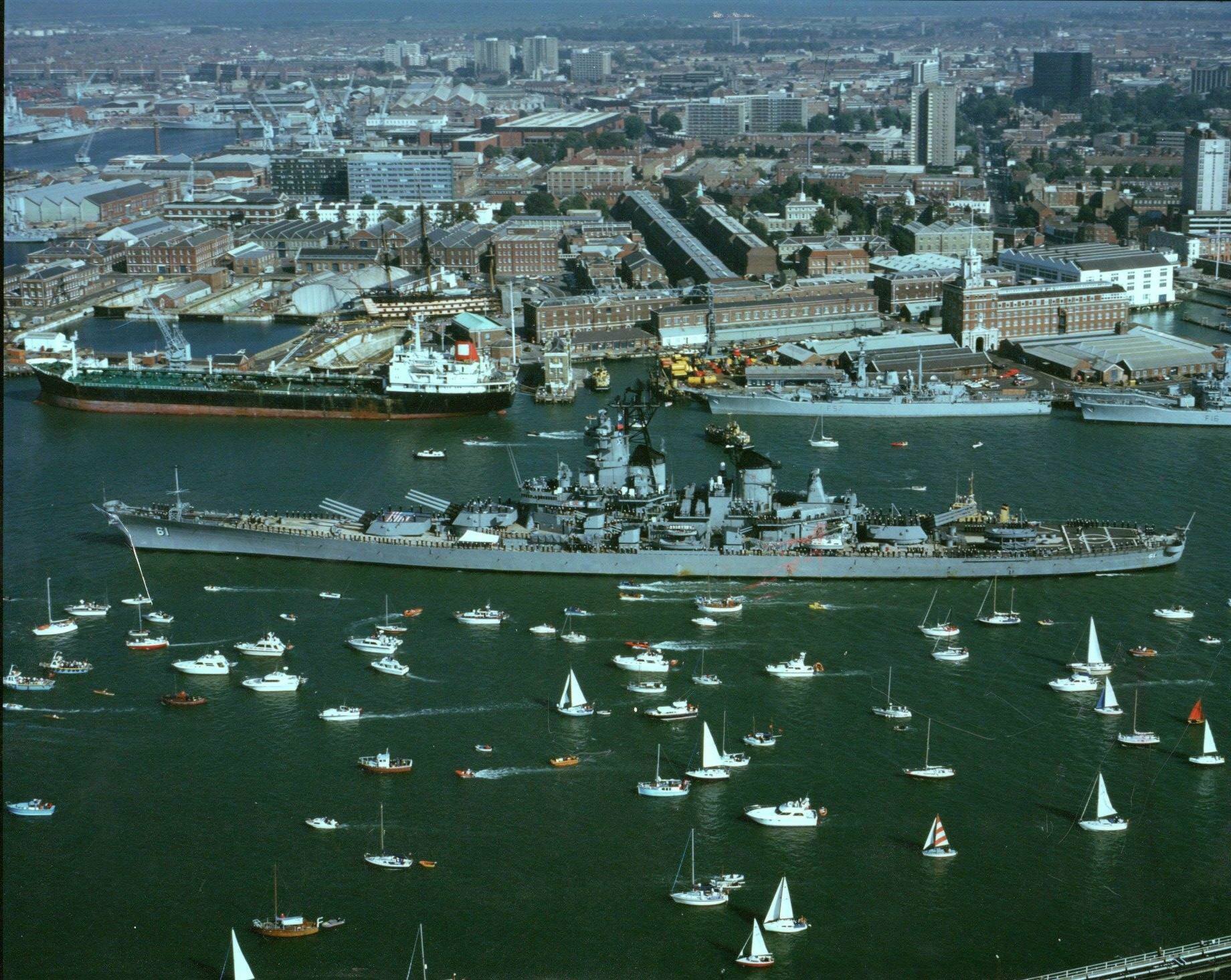USS Iowa visits Portsmouth, UK, in 1989 [1840 x 1465] r/WarshipPorn