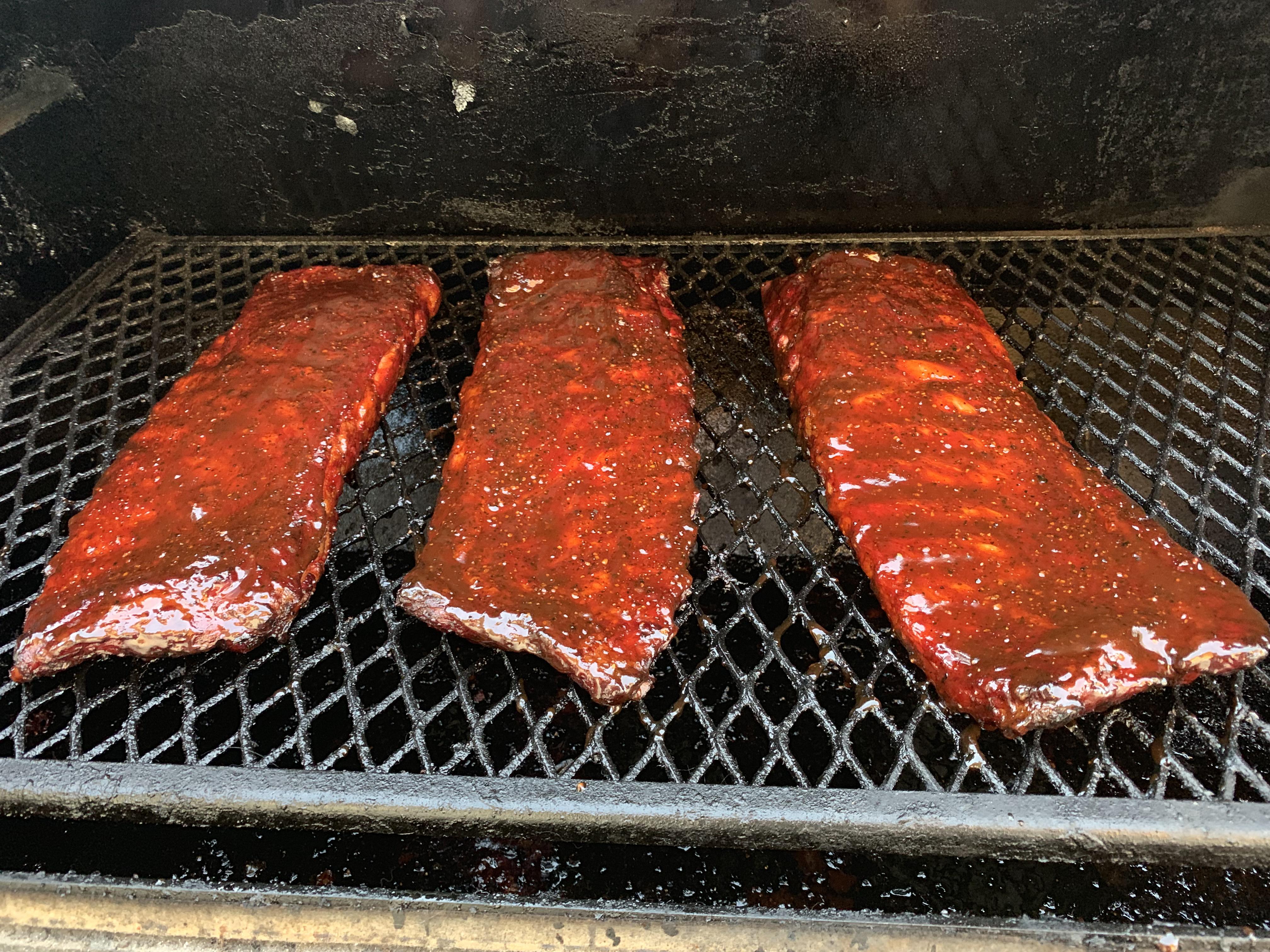 Cooking up some spare ribs in my Lone Star Grillz pit r/BBQ