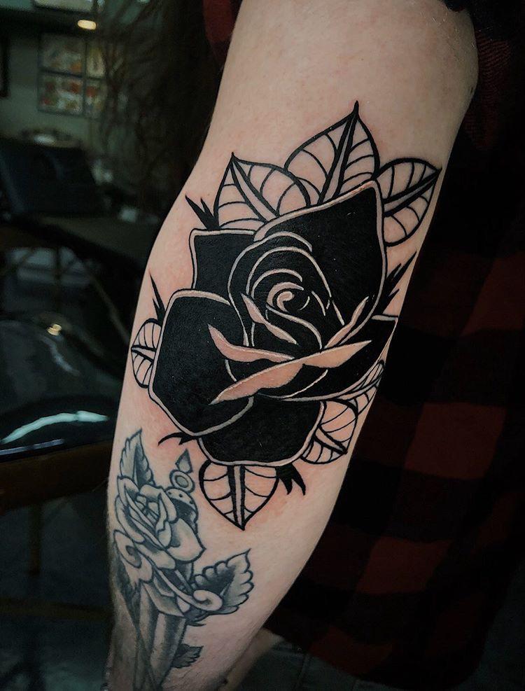 Discover 76+ traditional black rose tattoo latest in.eteachers