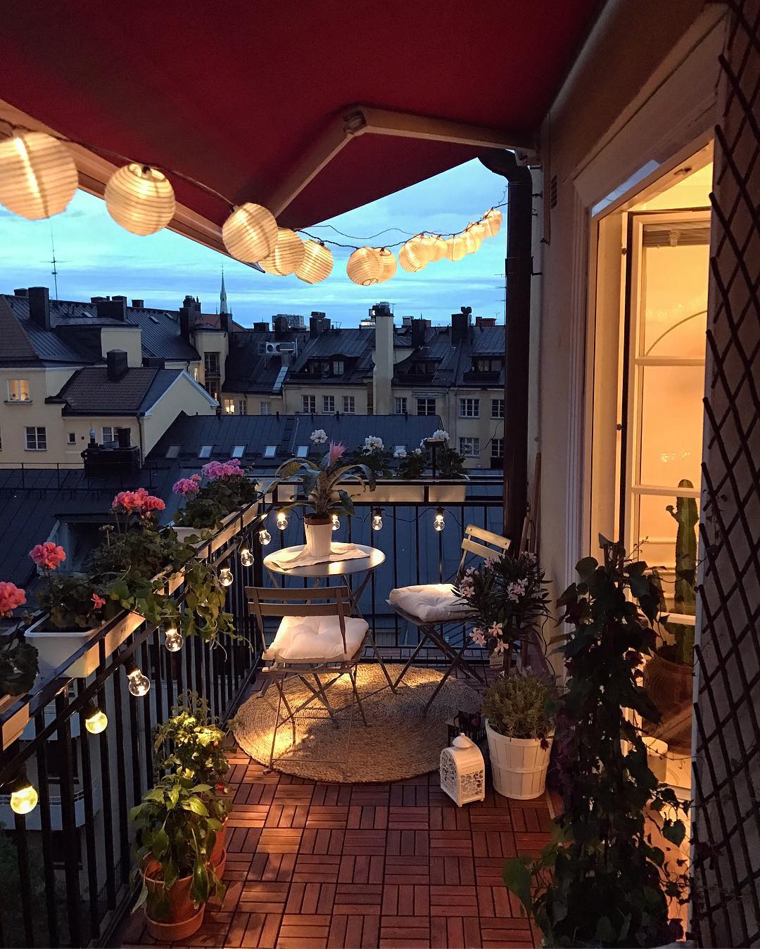 A nice evening balcony r/CozyPlaces