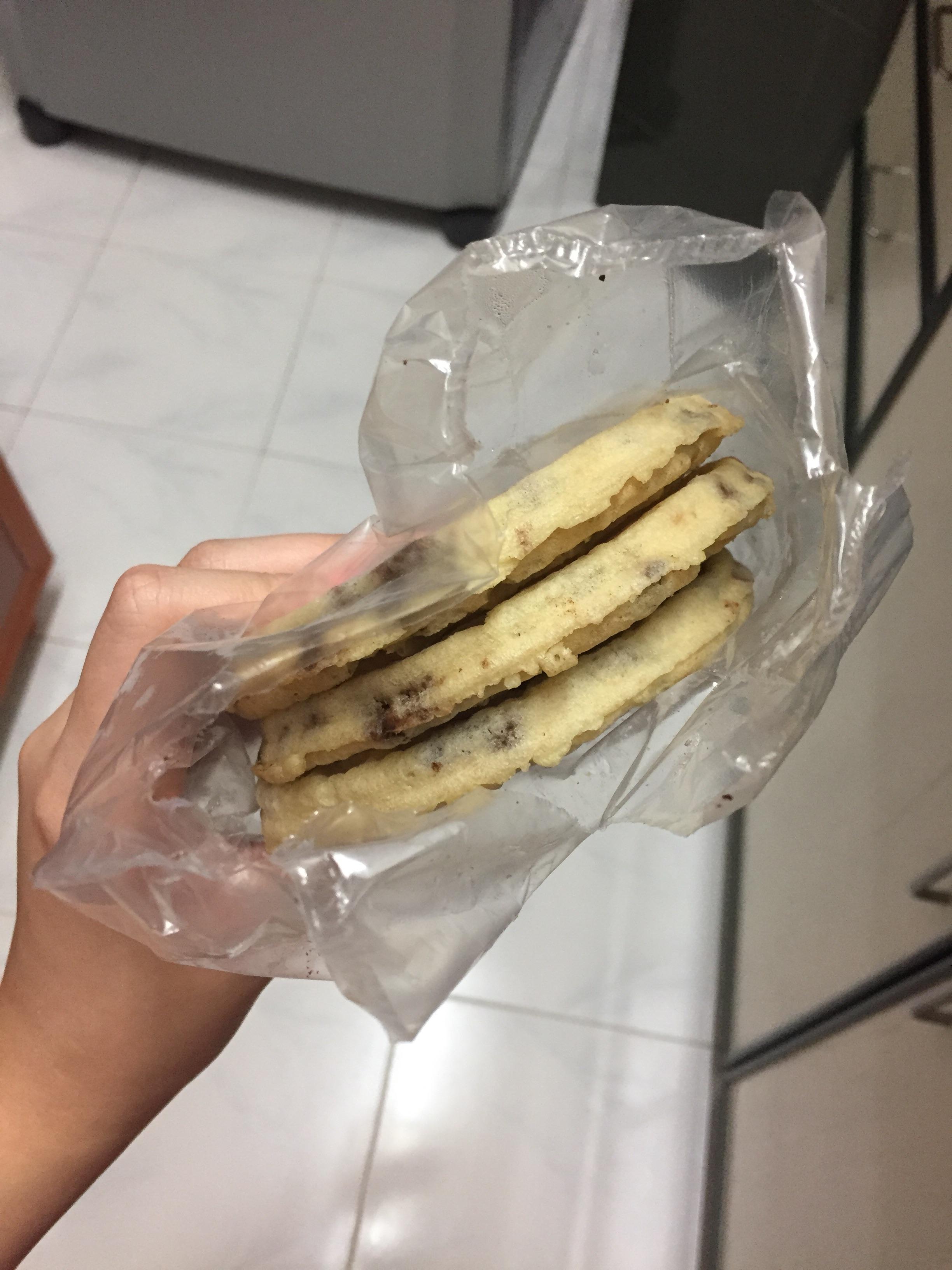 Are eggo waffles supposed to be like this ? r/StrangerThings