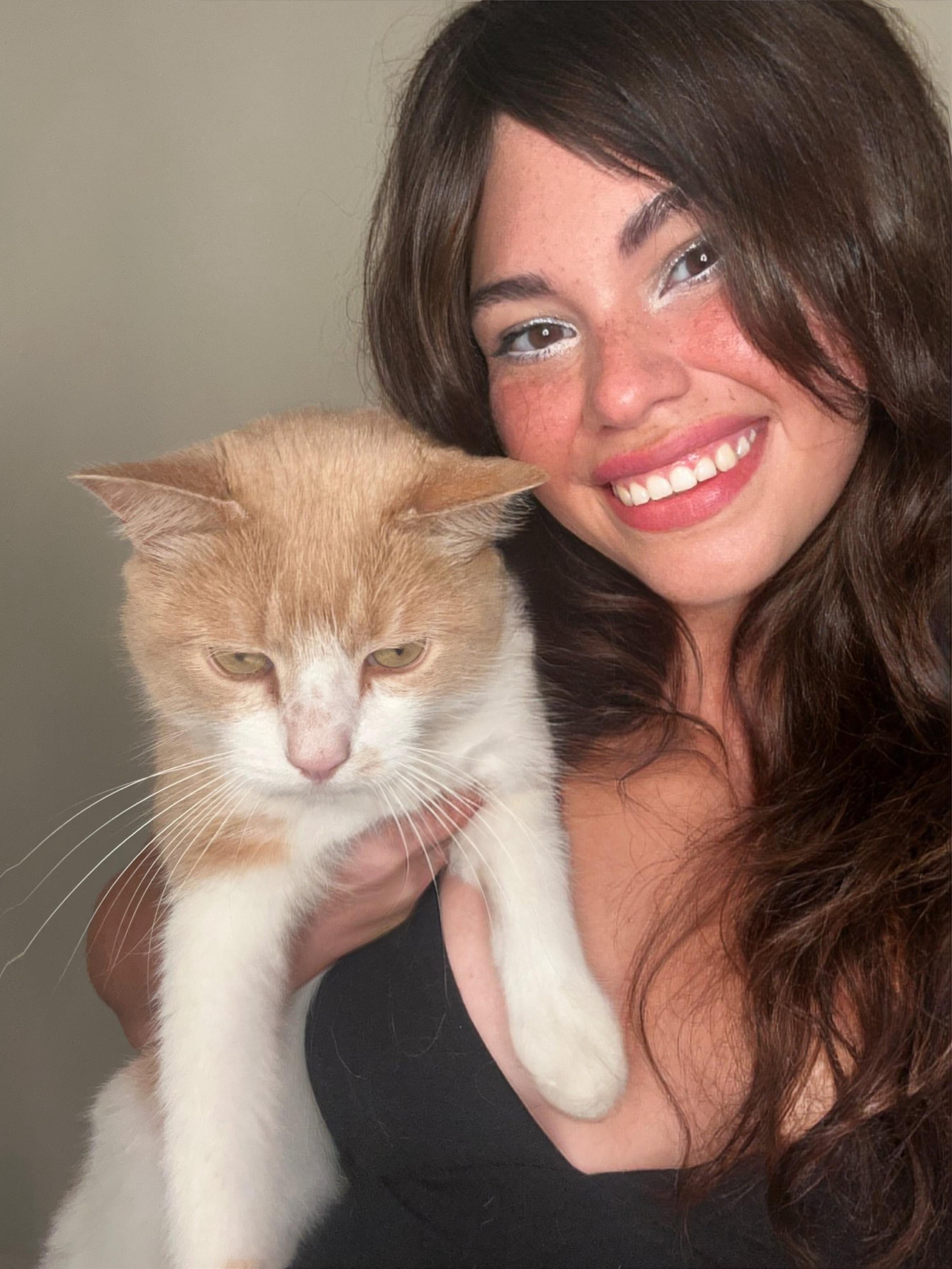 Not my usual content but guys look!!! I found a kitty outside! Isn’t