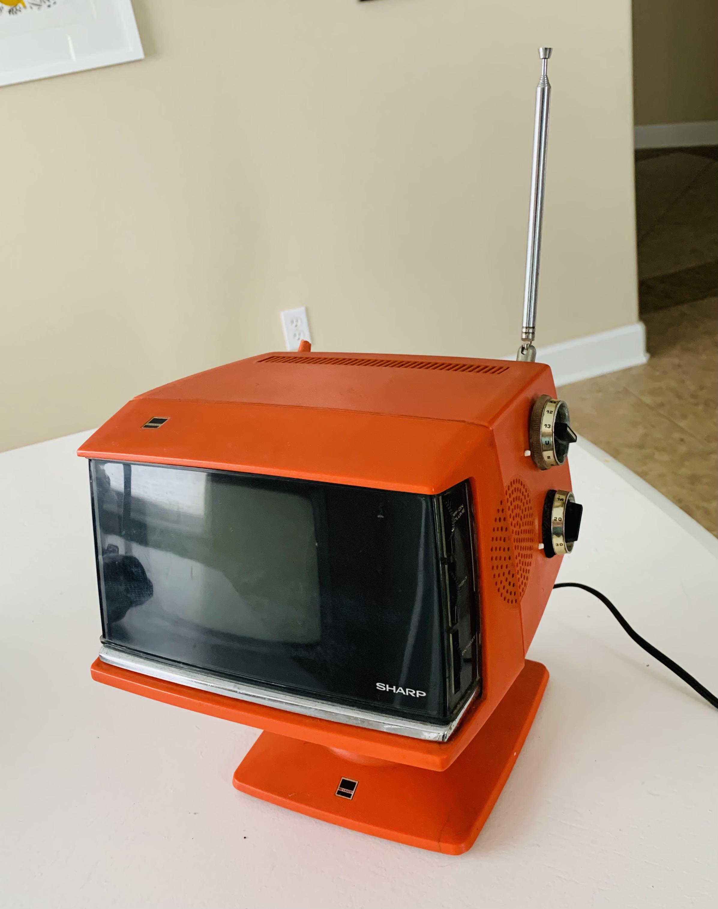 1970s b/w portable tv. 20 it works! r/ThriftStoreHauls