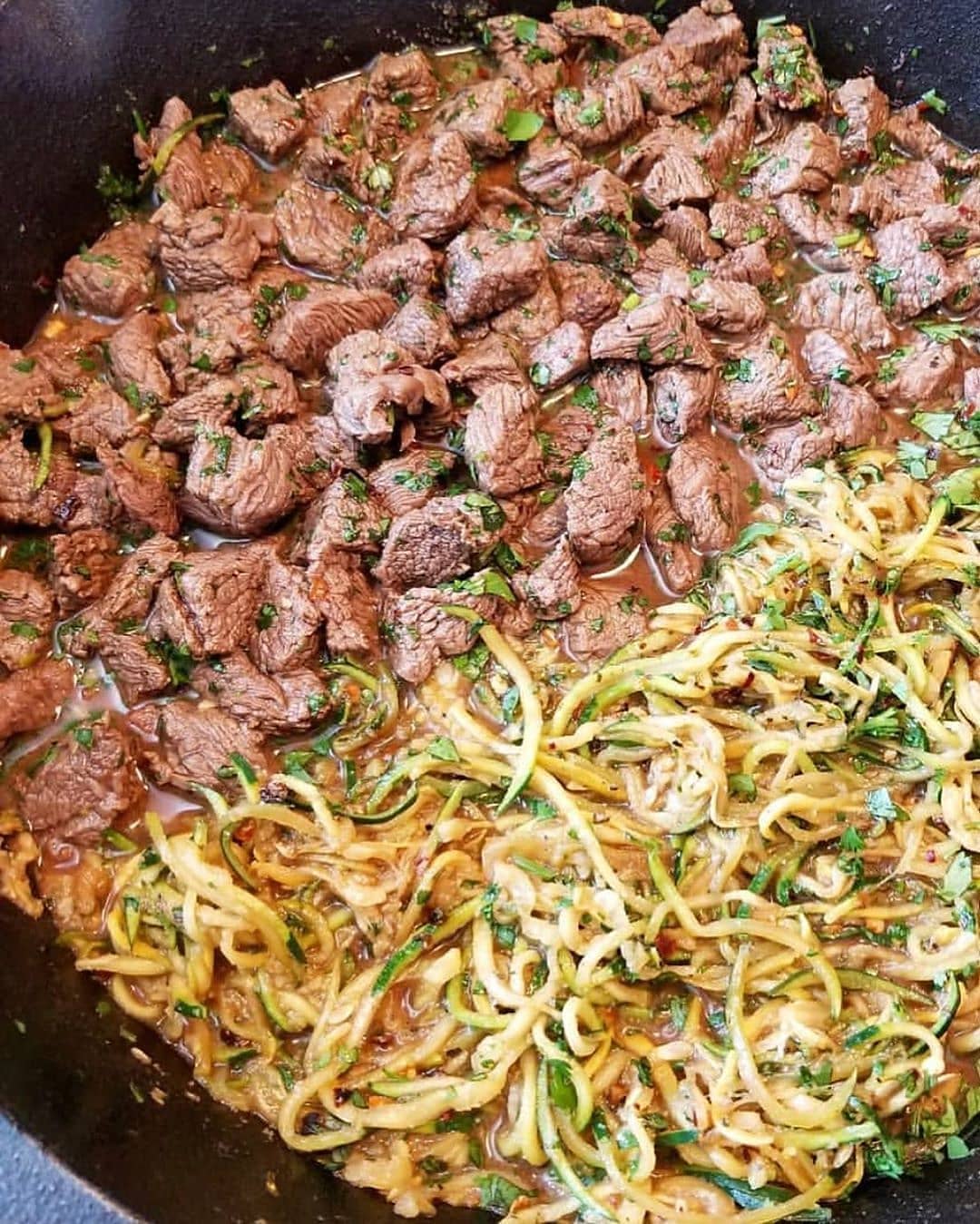 GARLIC BUTTER STEAK AND ZUCCHINI NOODLES r/ketorecipes