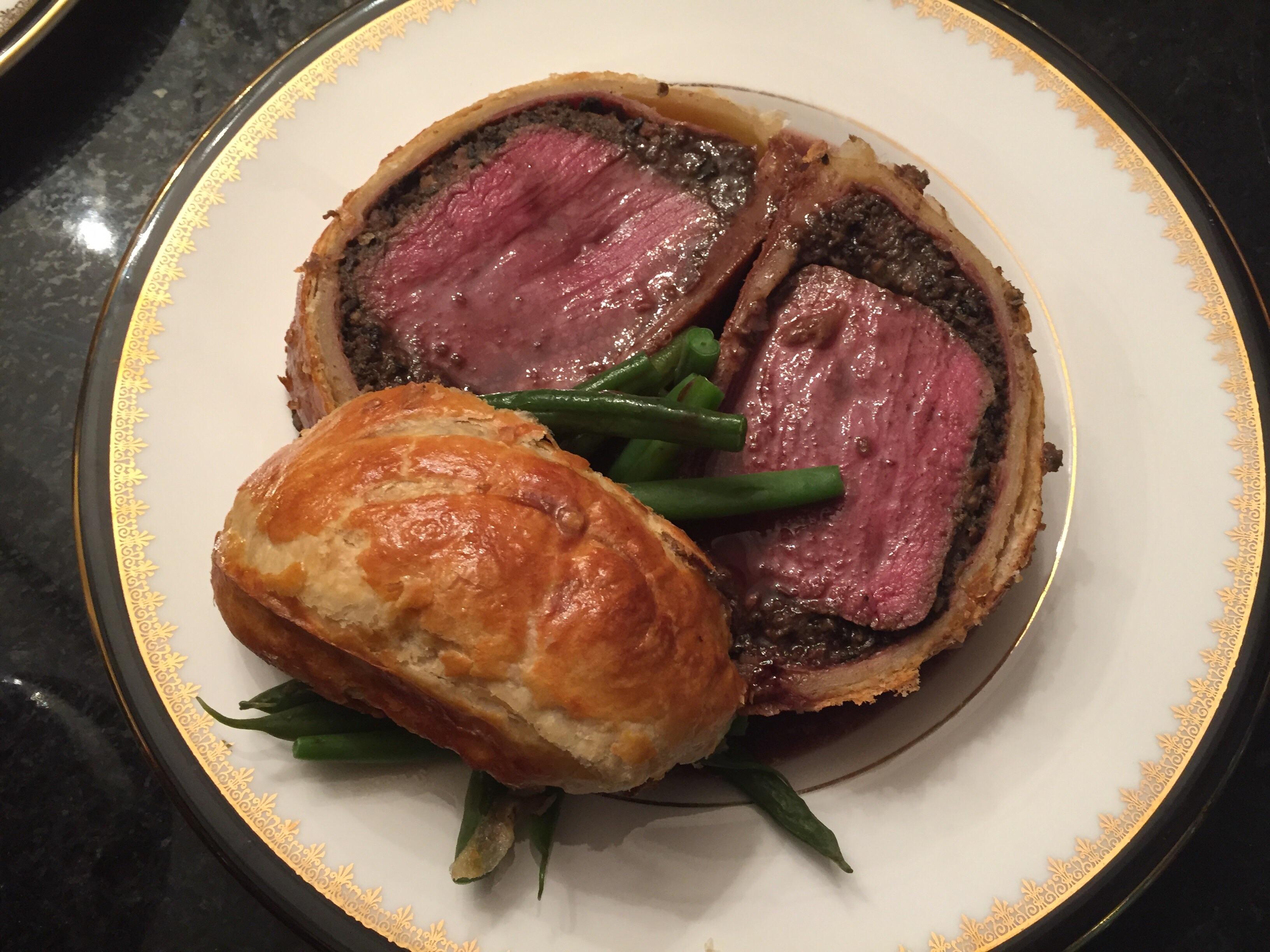 [Homemade] Fillet of Beef Wellington with butter fried French beans and