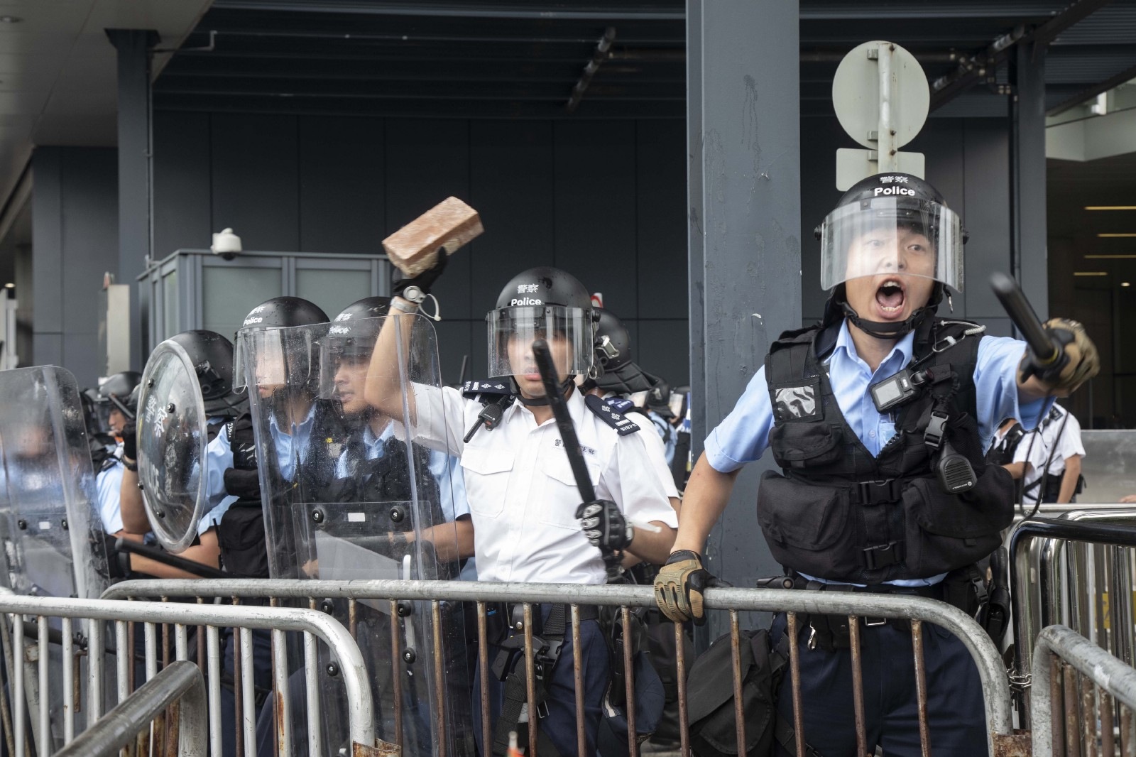 Rioters throwing bricks at Hong Kong Protest r/HongKong