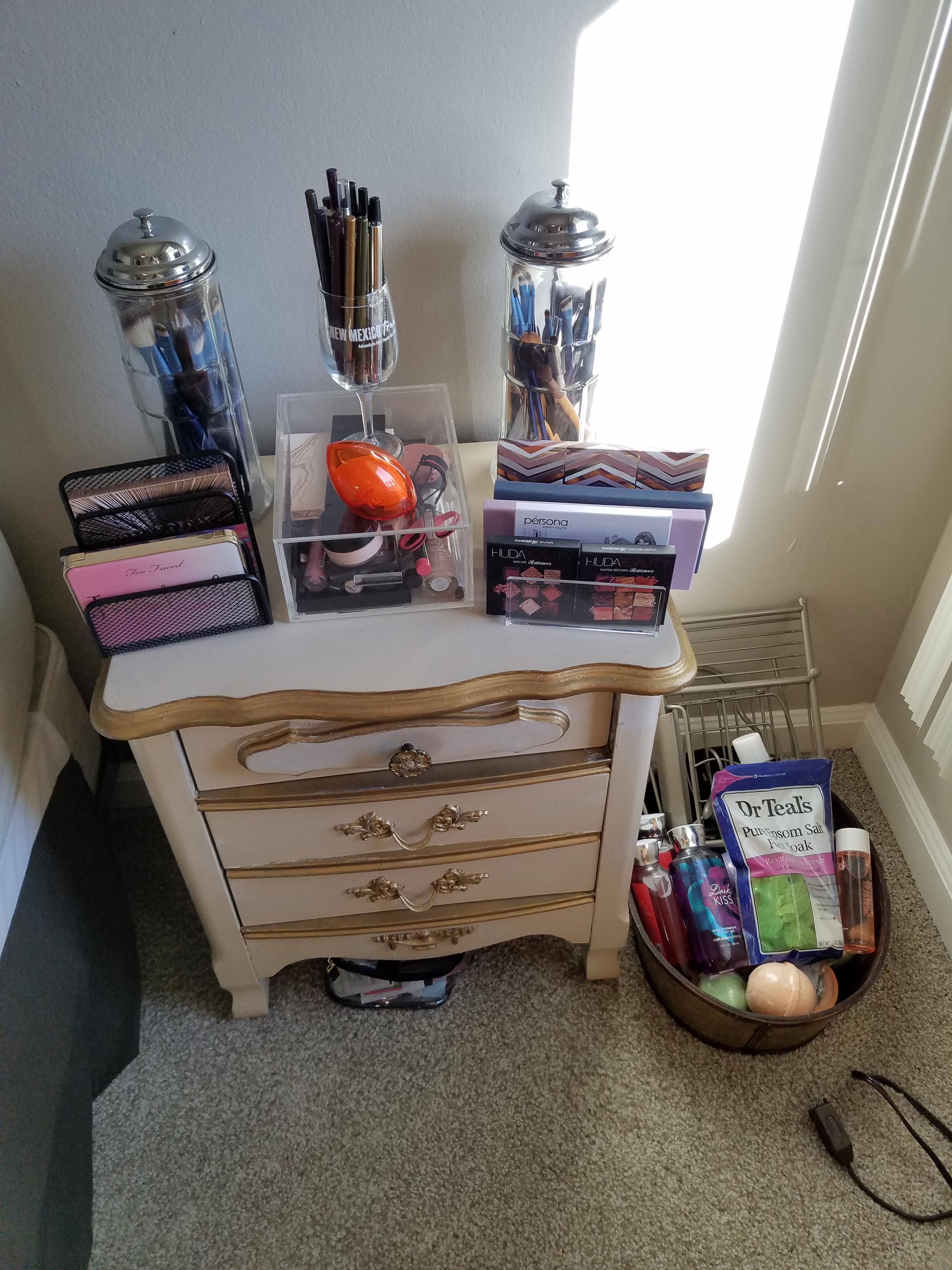 My little vintage makeup storage