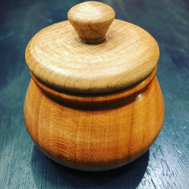 My first completed pot ) r/turning