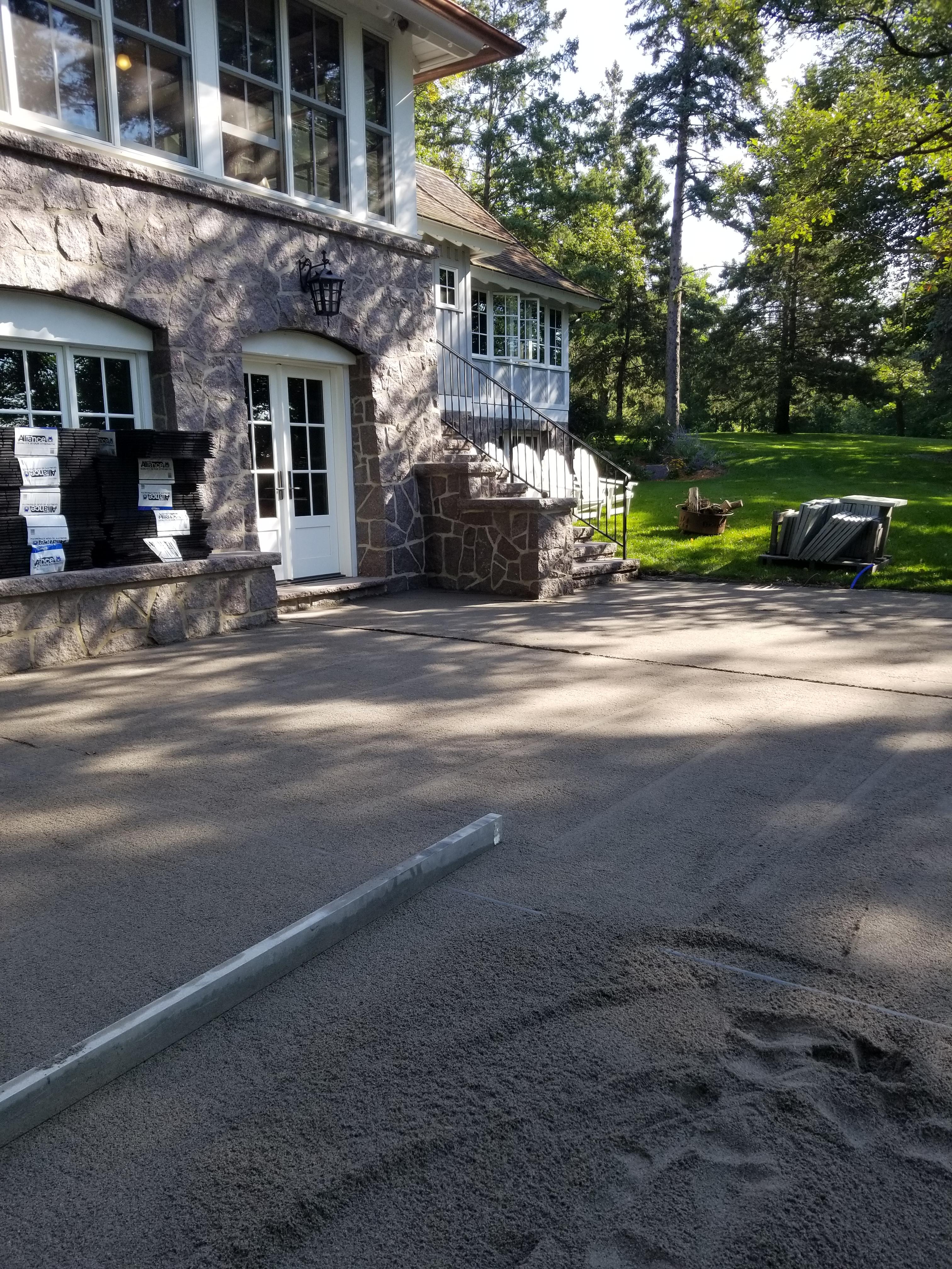 Putting in a patio a sand is flat and looks pretty cool r/oddlysatisfying