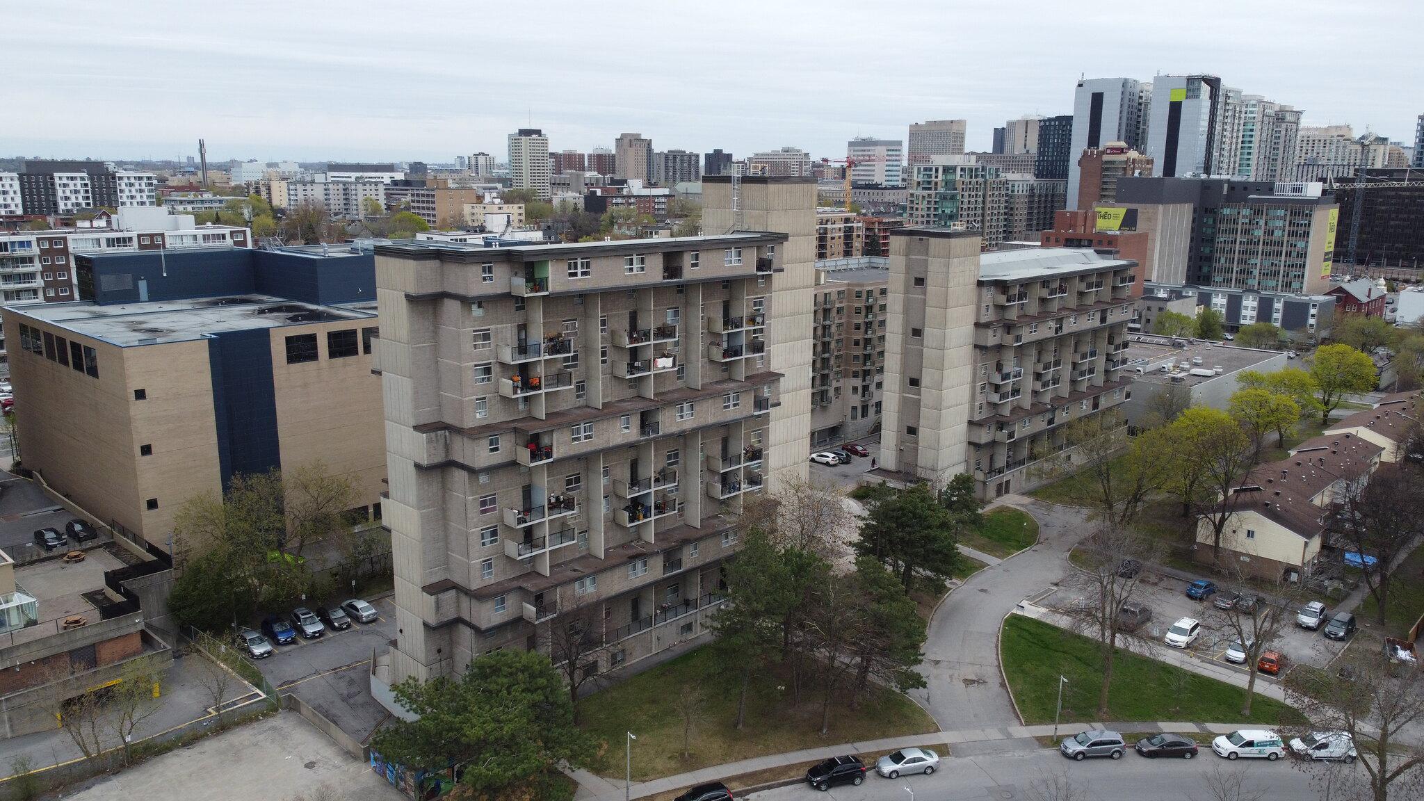 These rather unfortunate Apartment Buildings in Ottawa r/UrbanHell