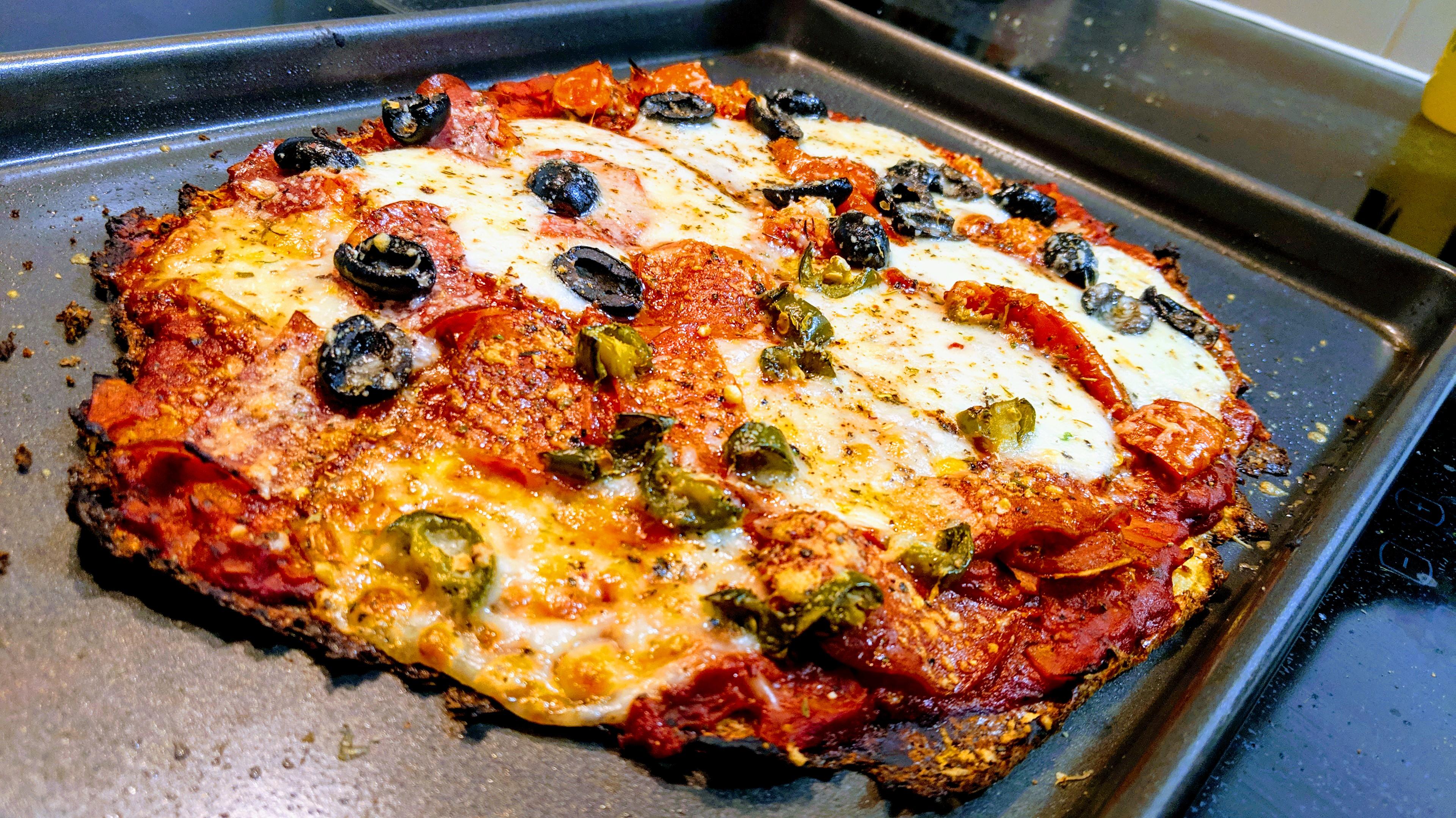 [Homemade] Cauliflower base pizza r/food